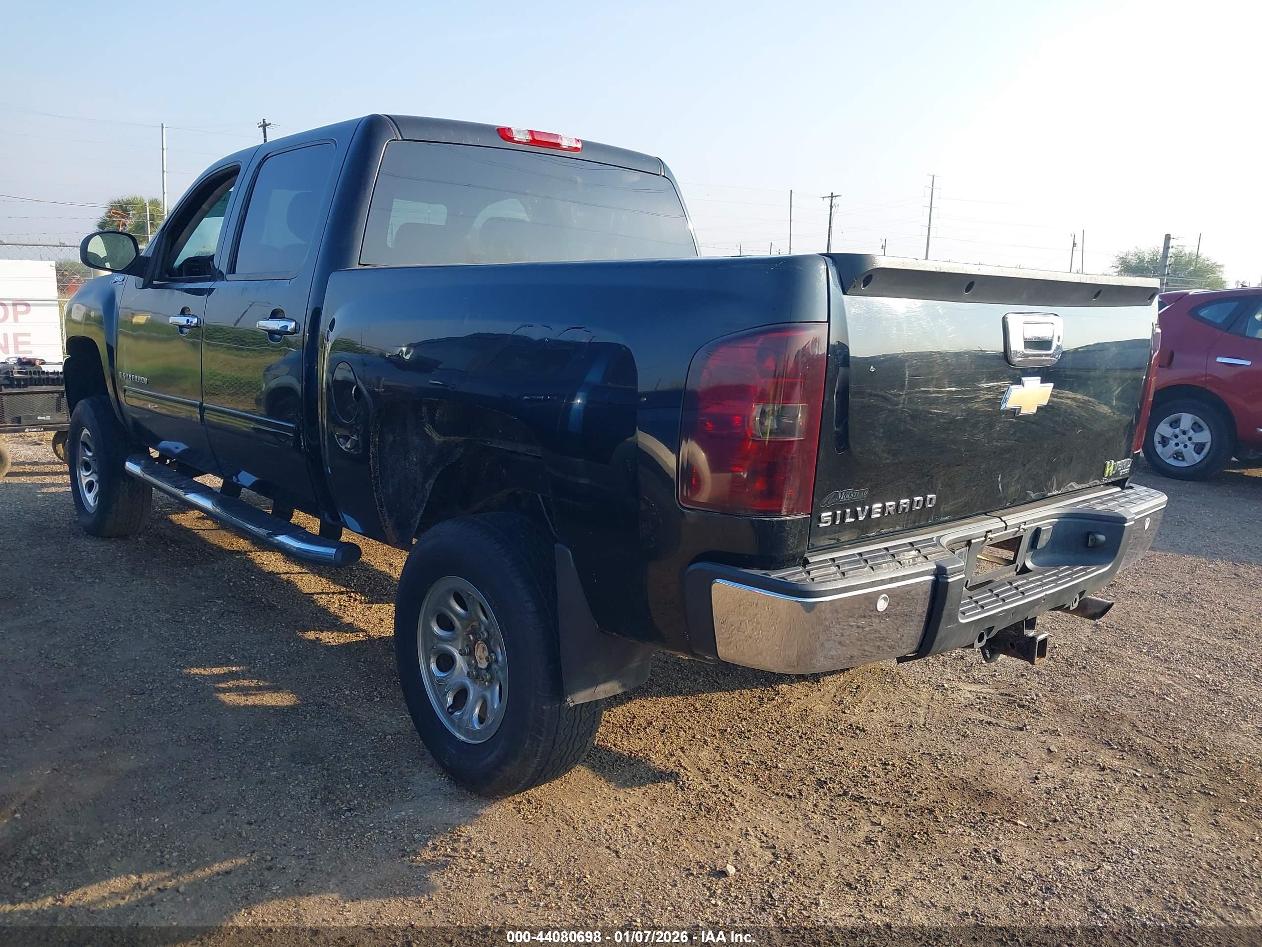 CHEVROLET SILVERADO image 3