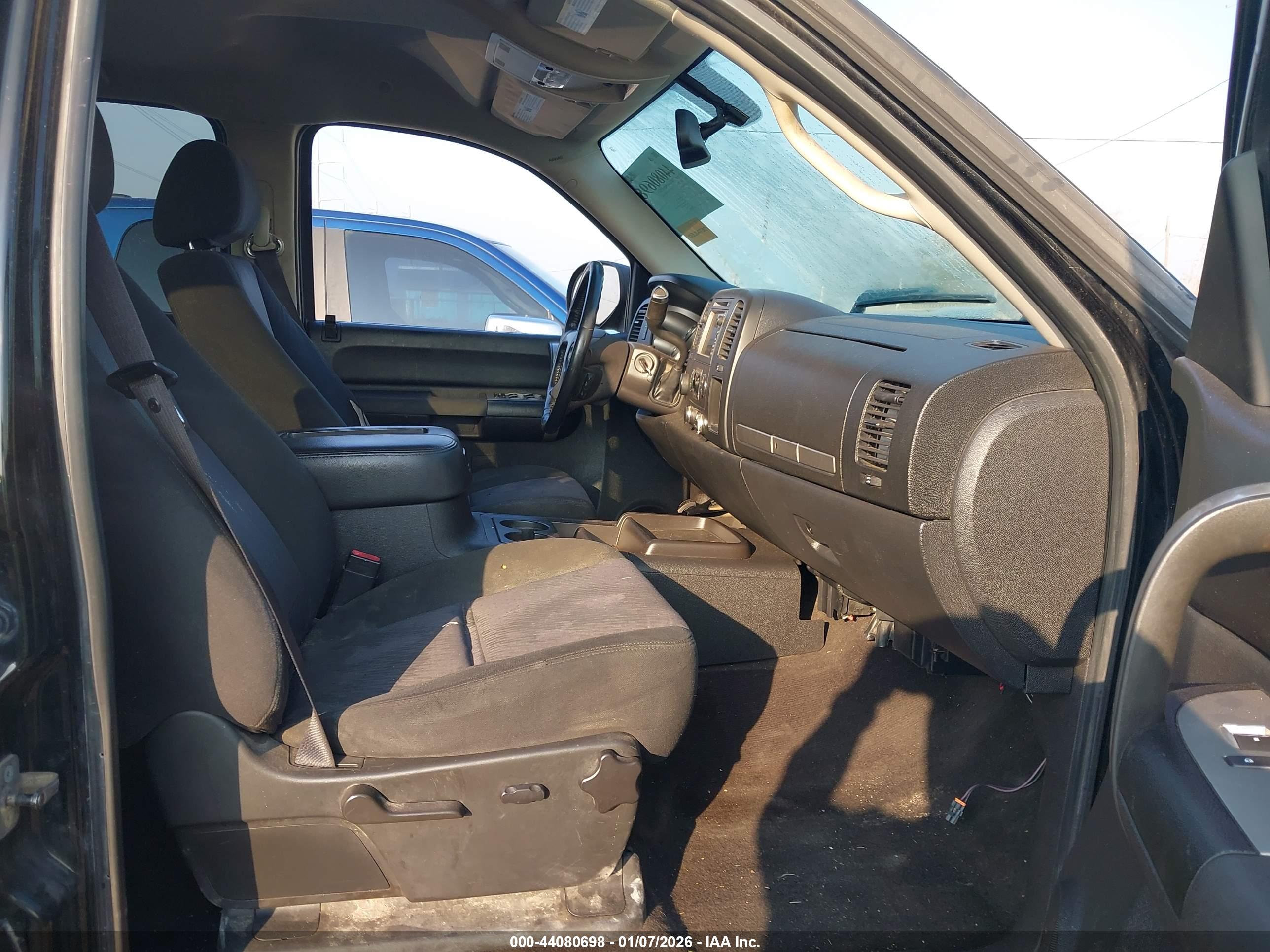 CHEVROLET SILVERADO image 5