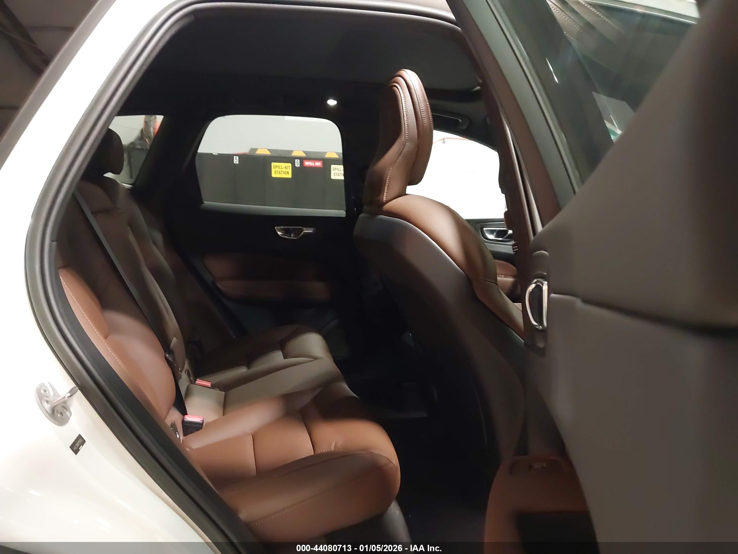 VOLVO XC60 image 8