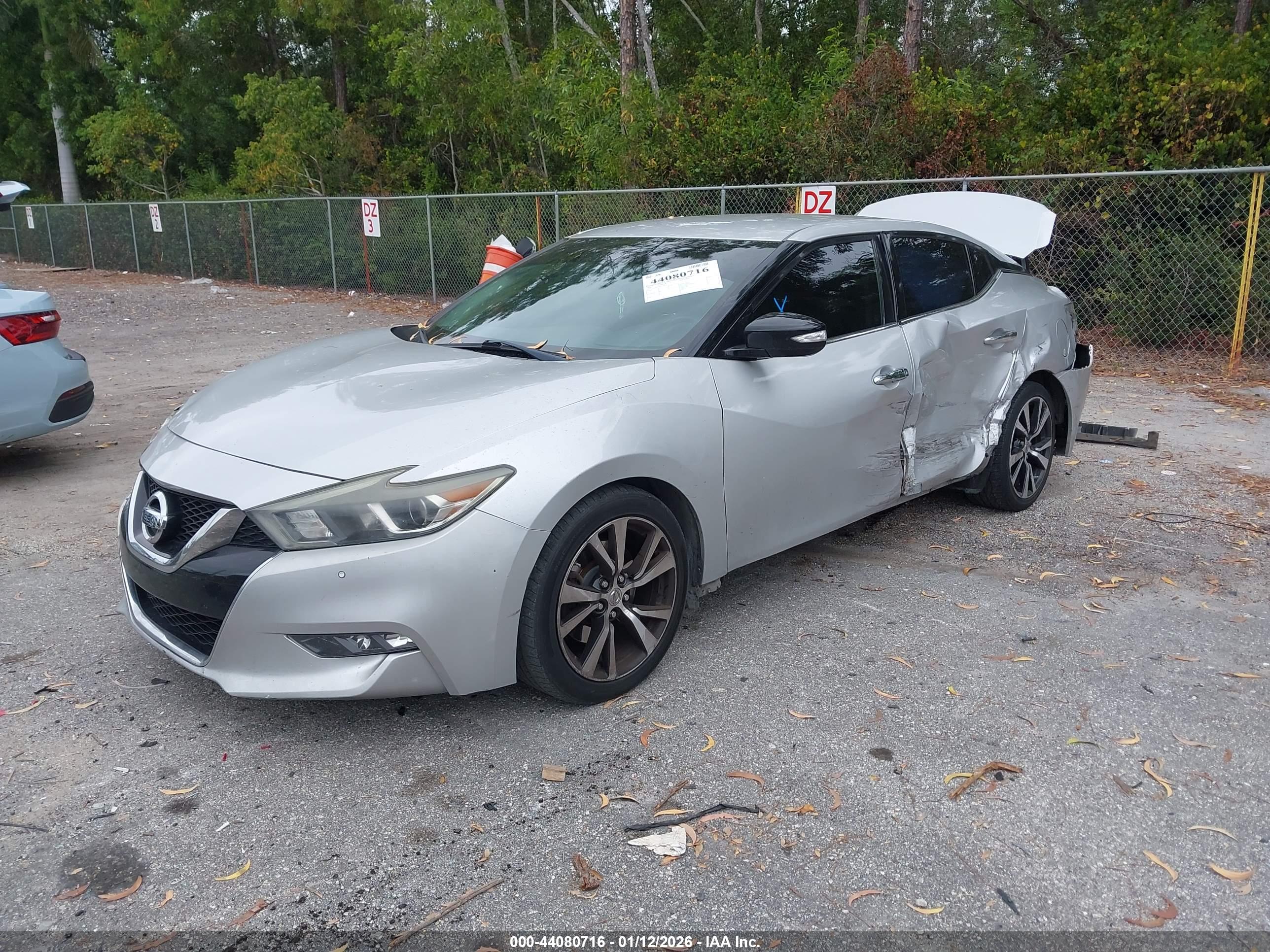 NISSAN MAXIMA image 2