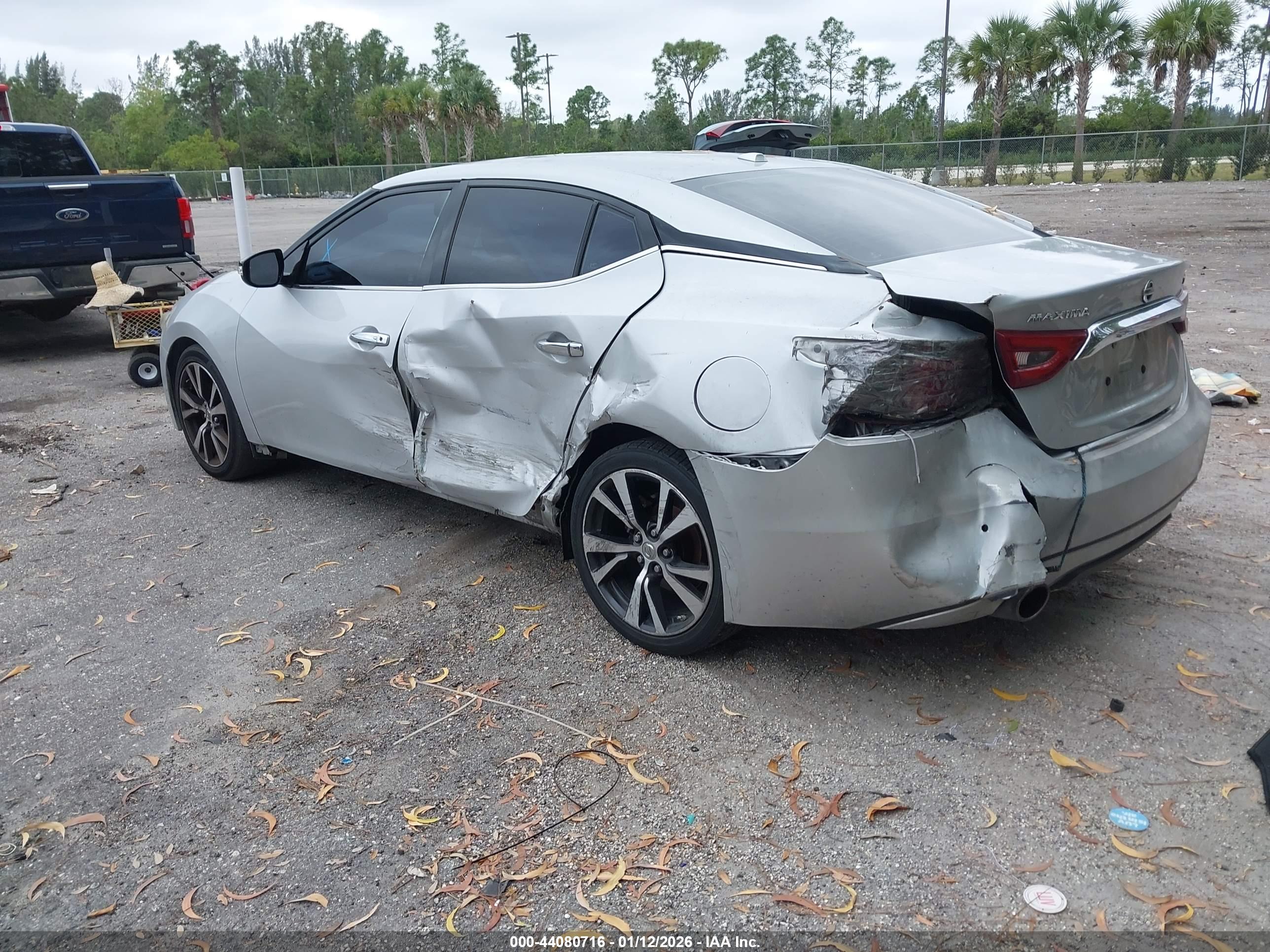 NISSAN MAXIMA image 3