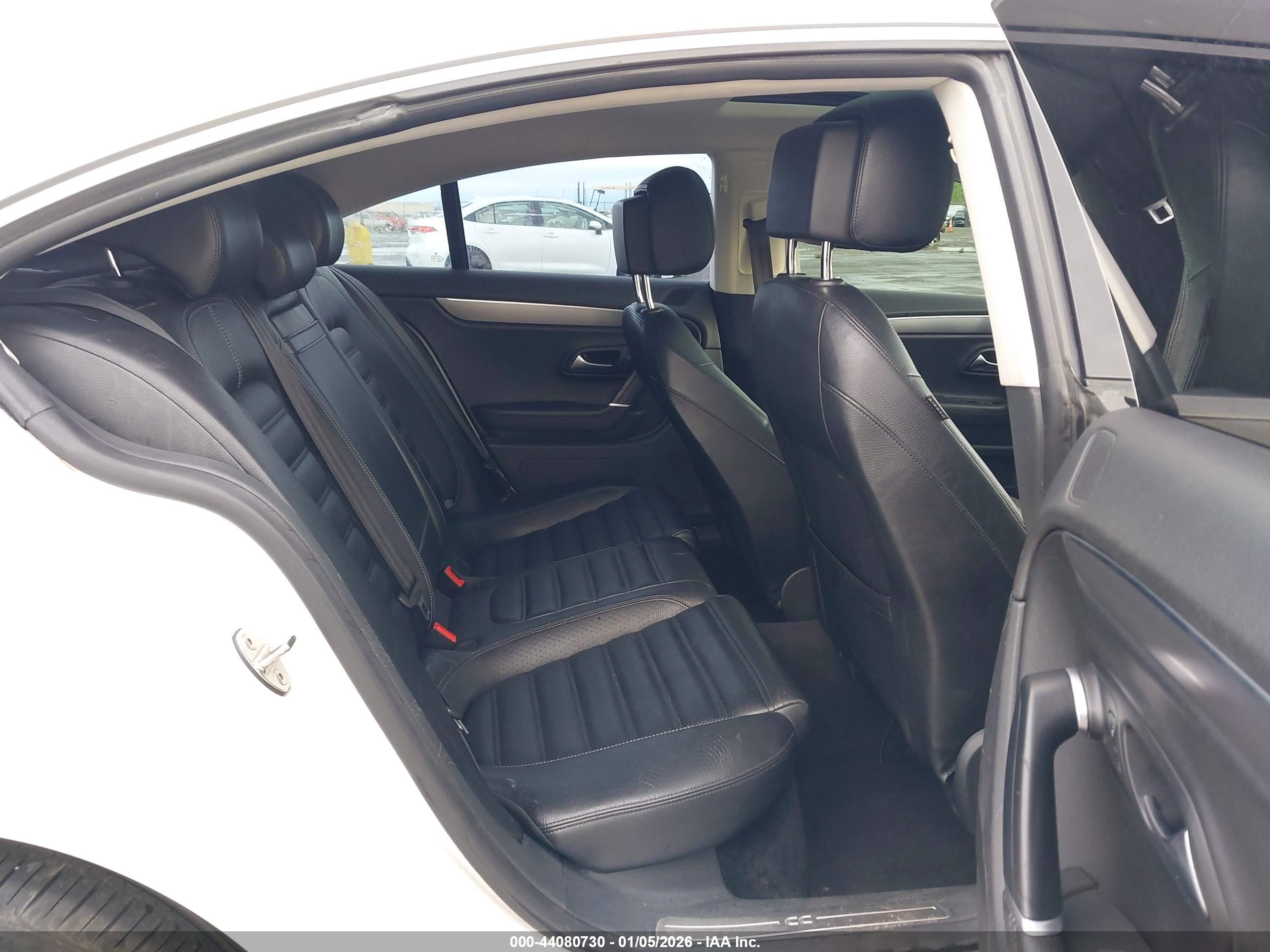 VOLKSWAGEN CC image 8