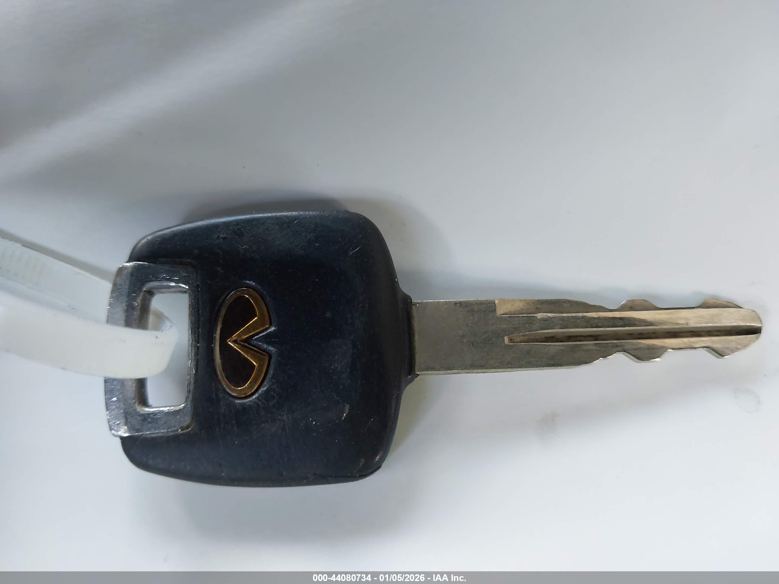 INFINITI QX4 image 11