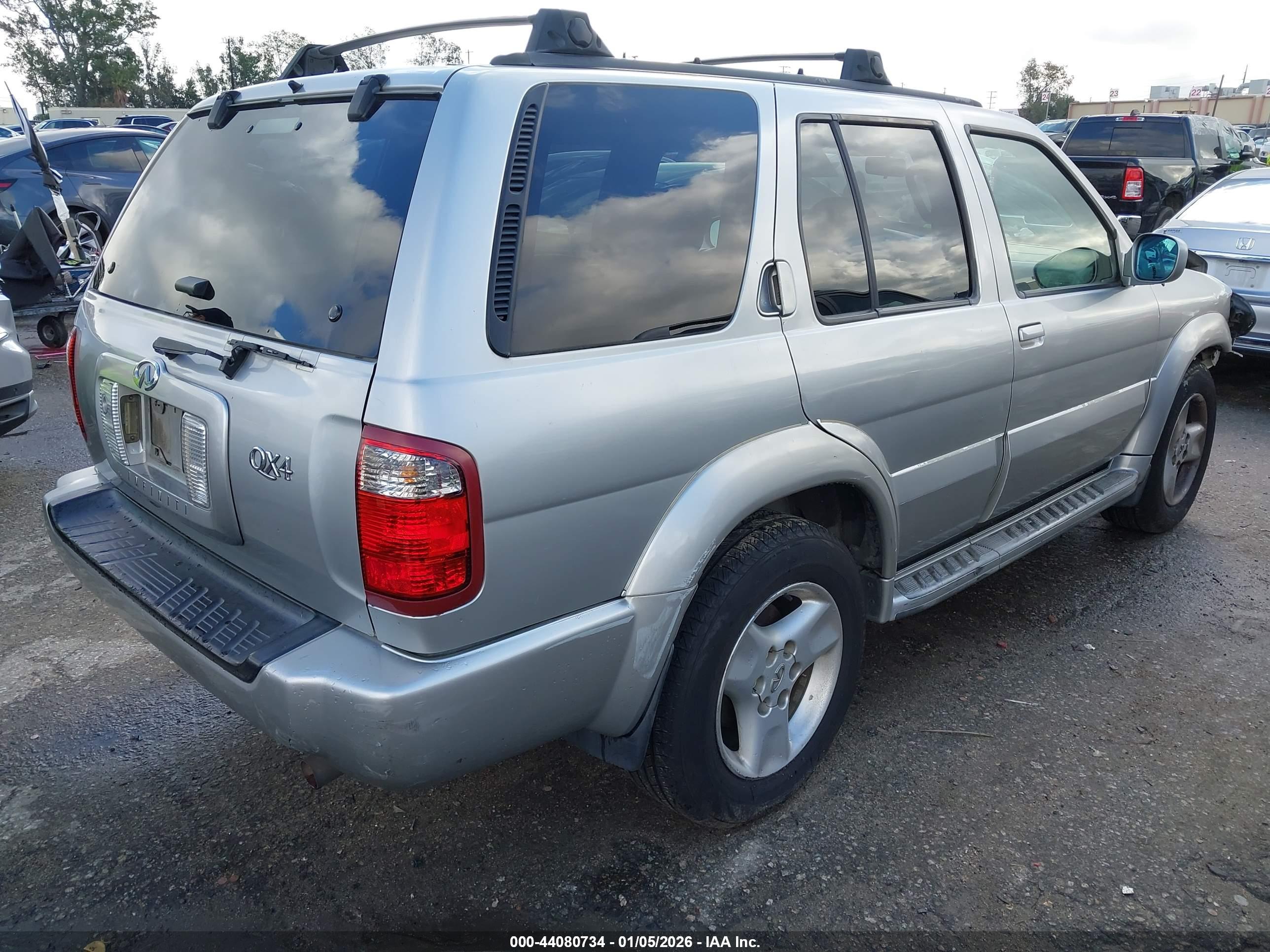 INFINITI QX4 image 4