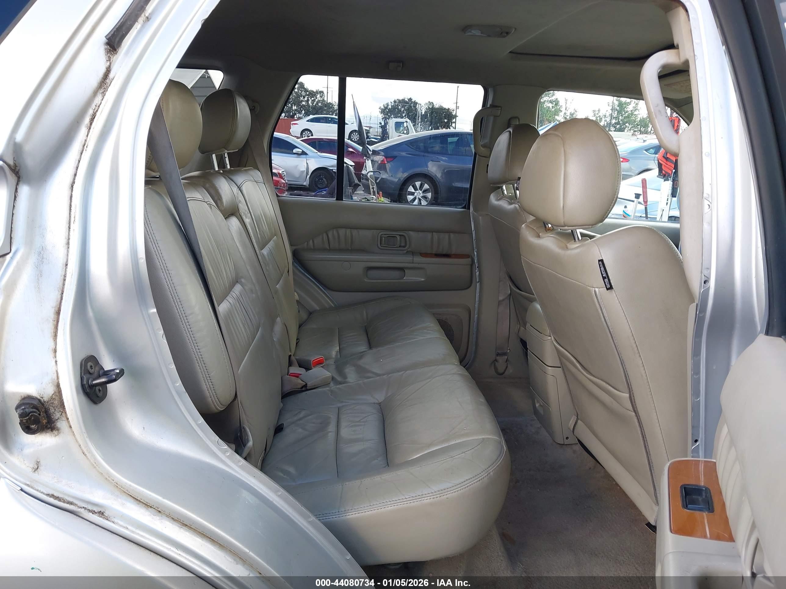 INFINITI QX4 image 8