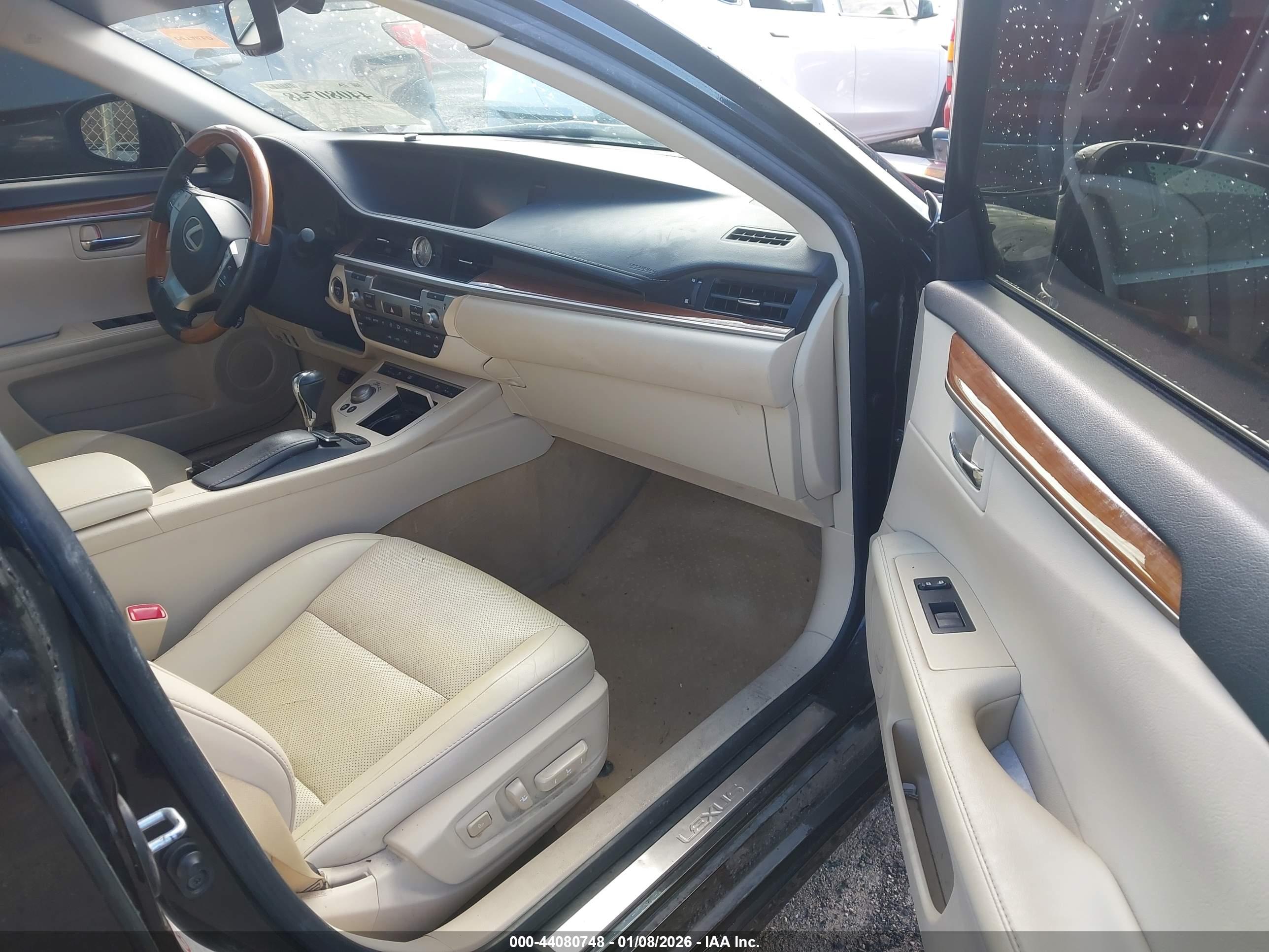 LEXUS ES image 5
