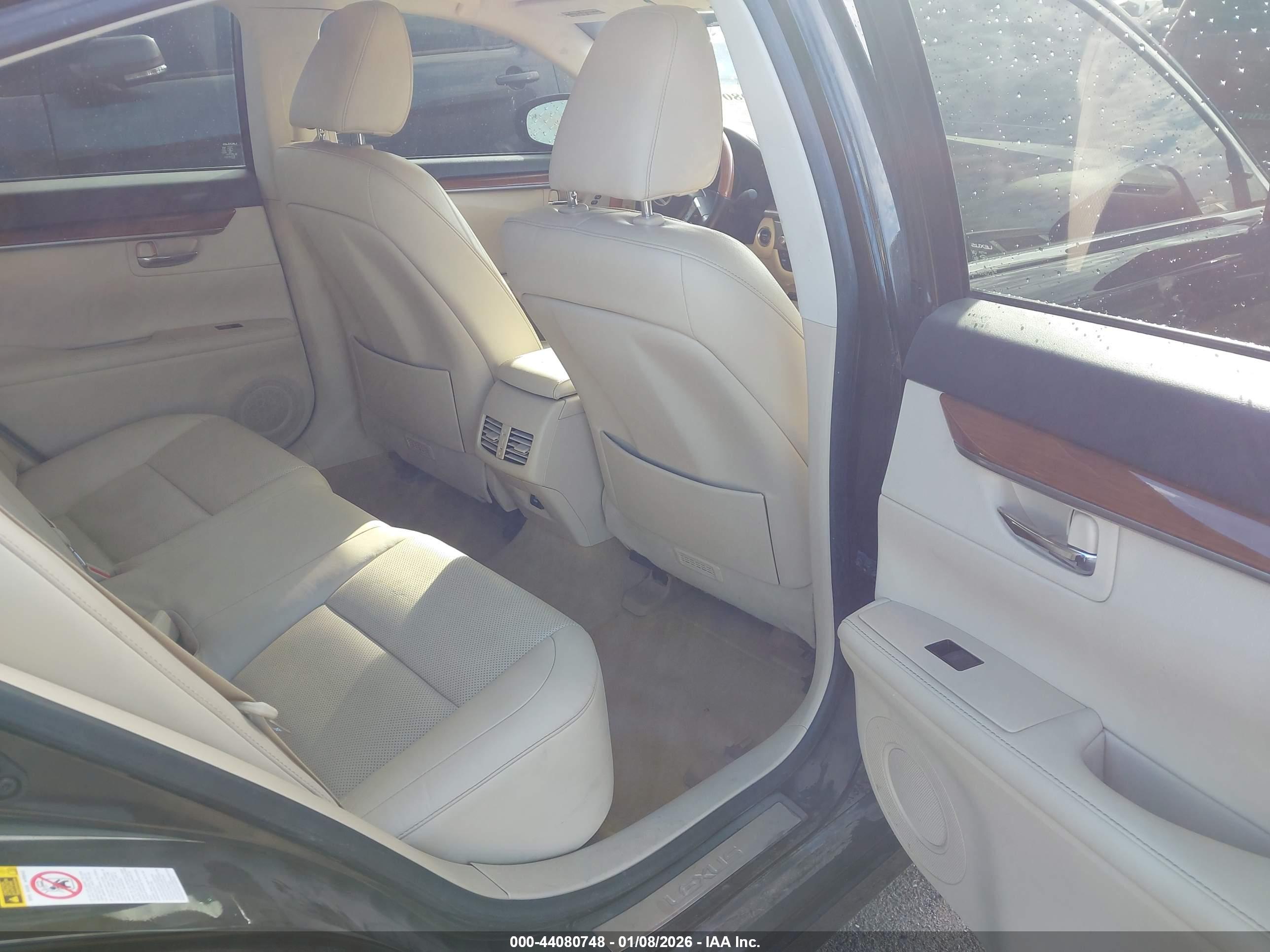 LEXUS ES image 8