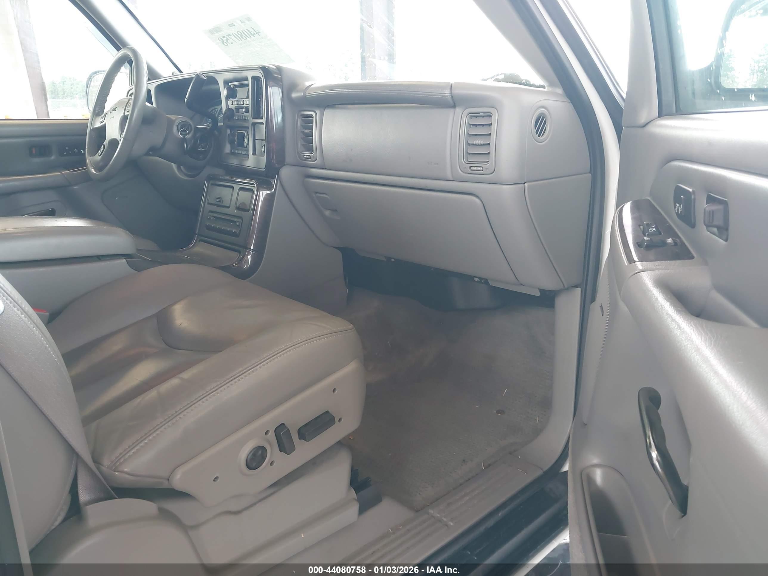 GMC YUKON image 5