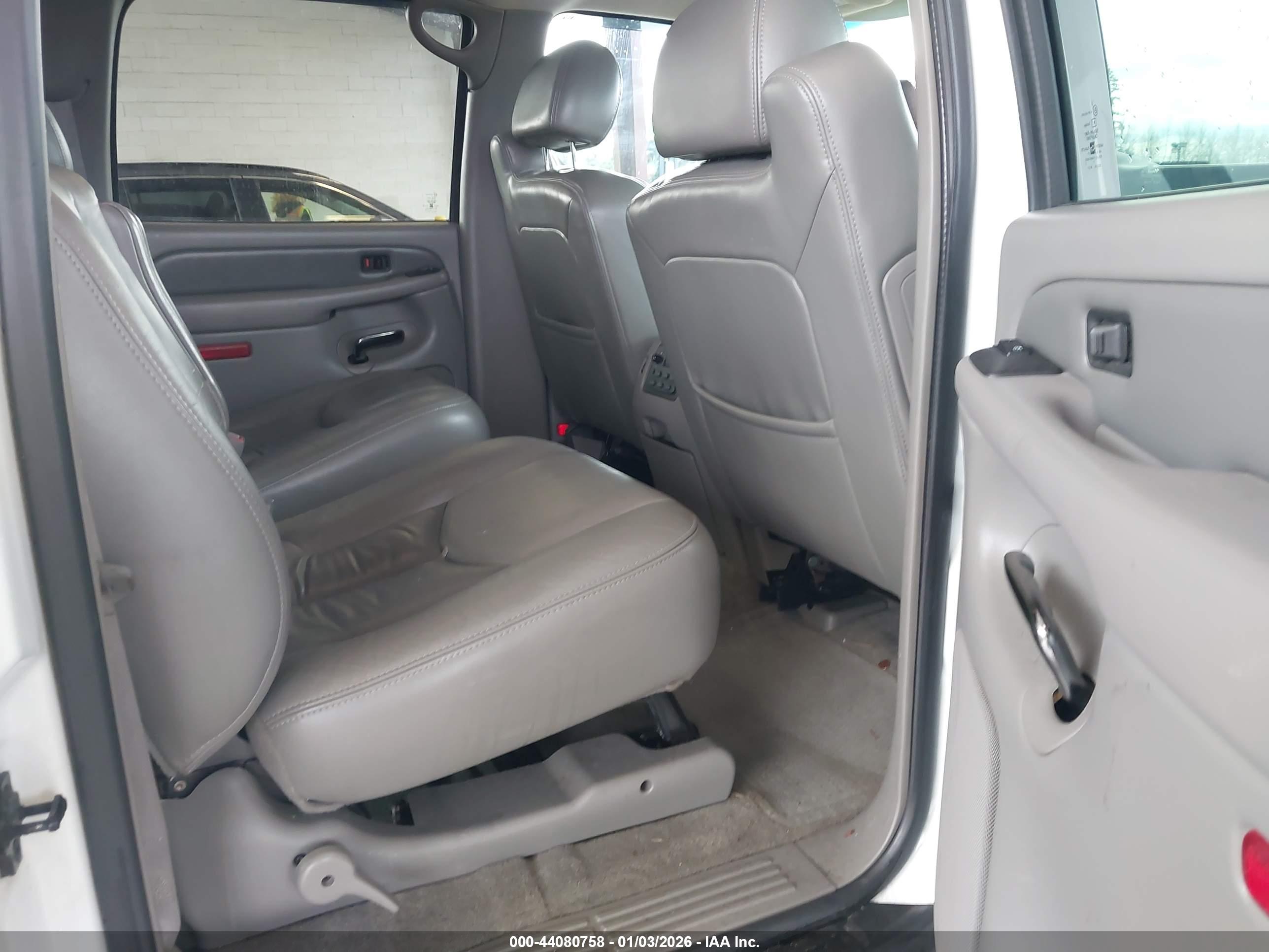 GMC YUKON image 8