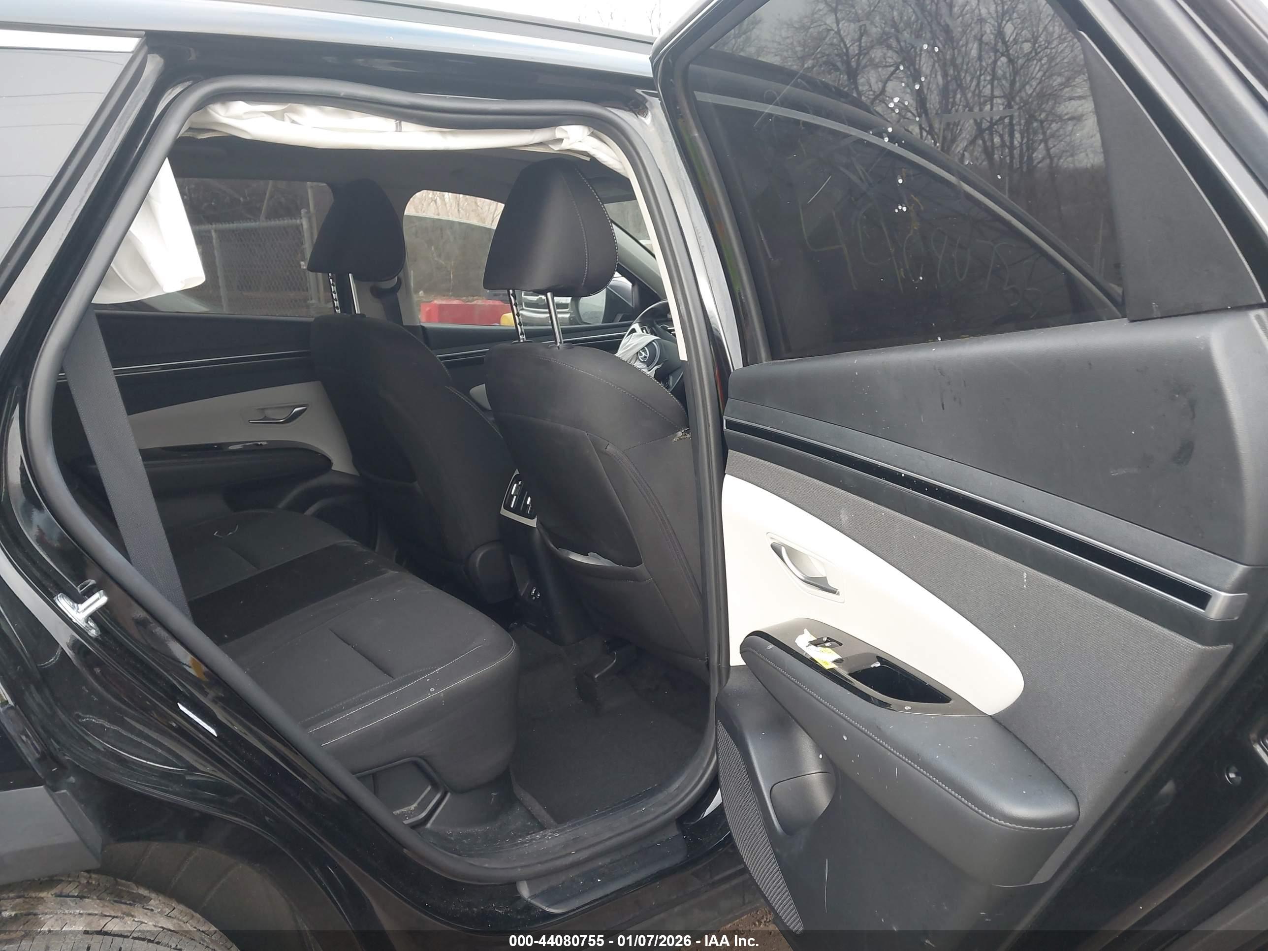 HYUNDAI TUCSON image 8