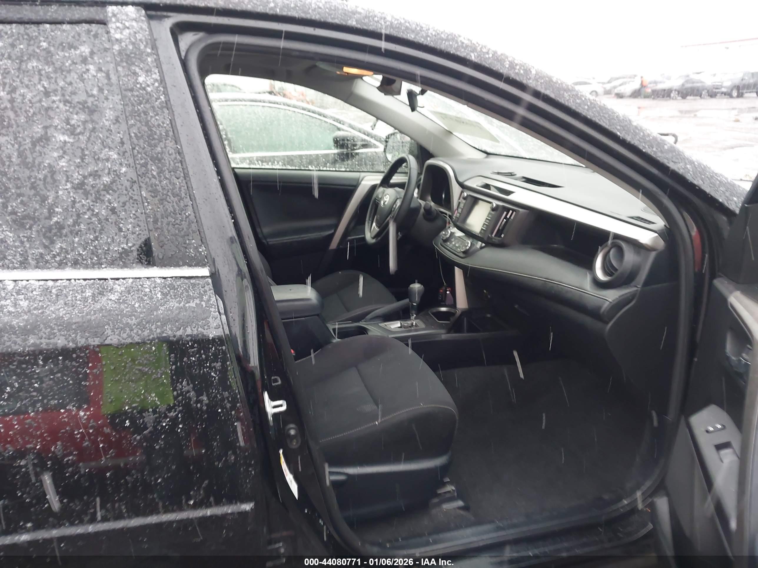 TOYOTA RAV4 image 5