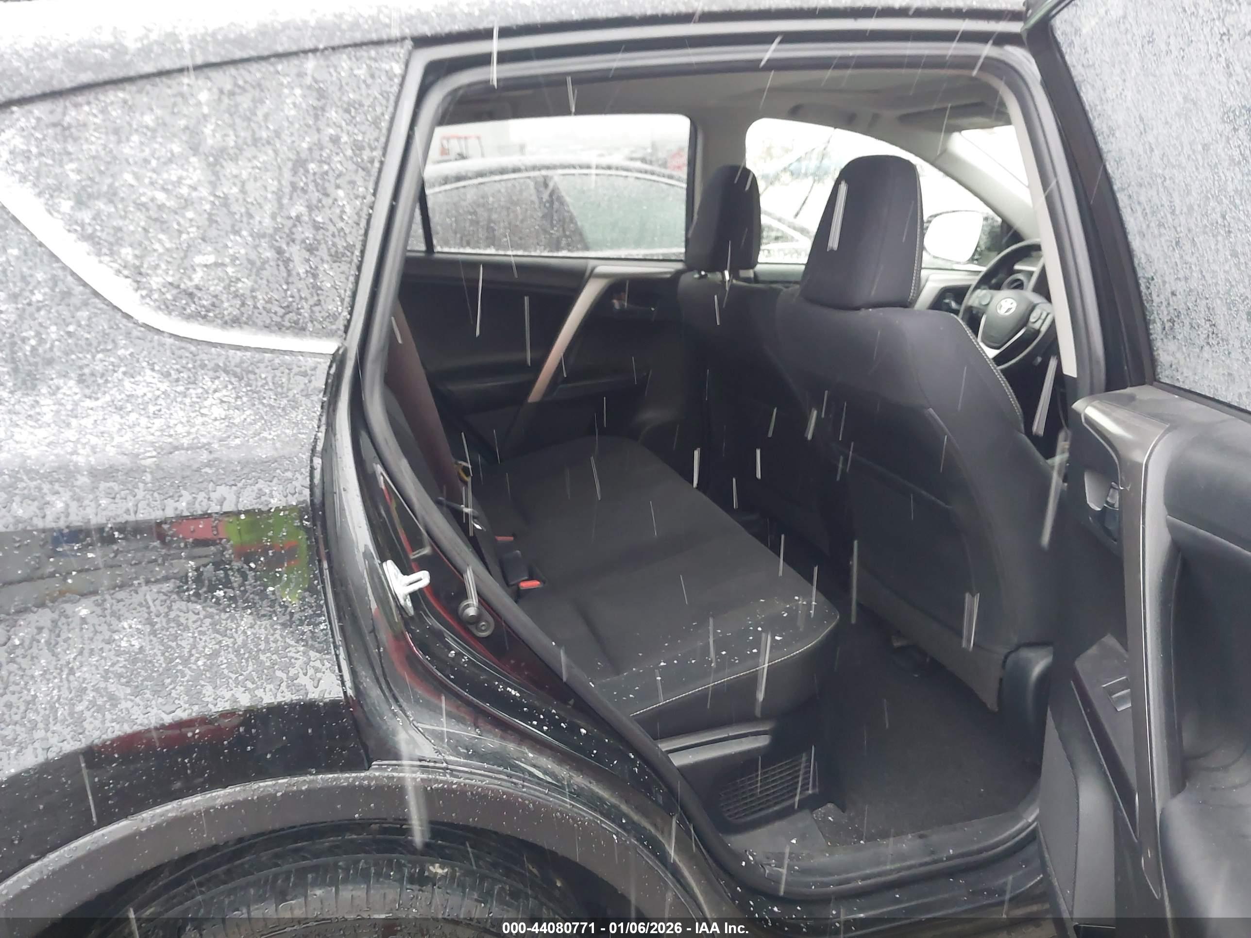 TOYOTA RAV4 image 8