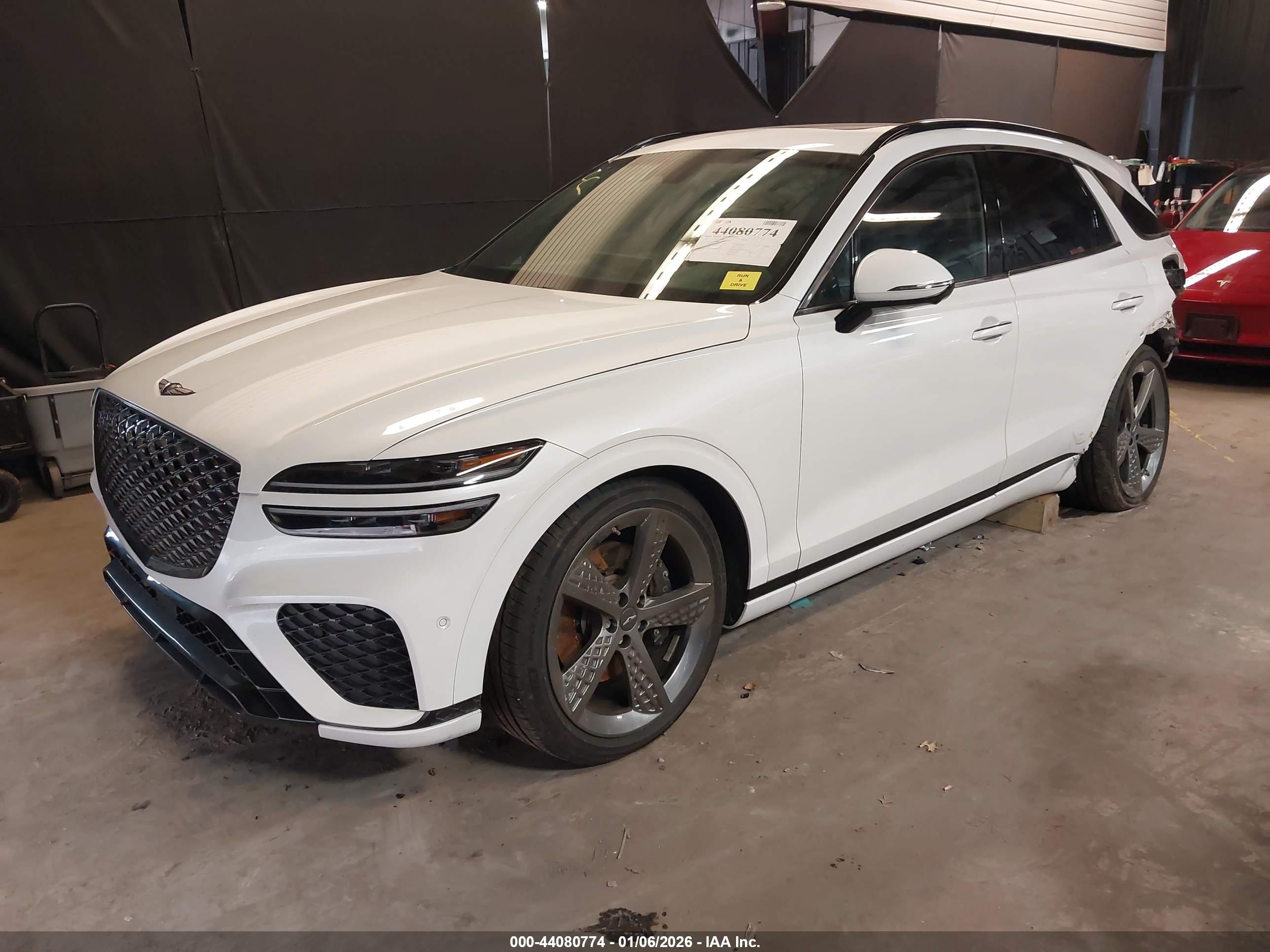 GENESIS GV70 image 2