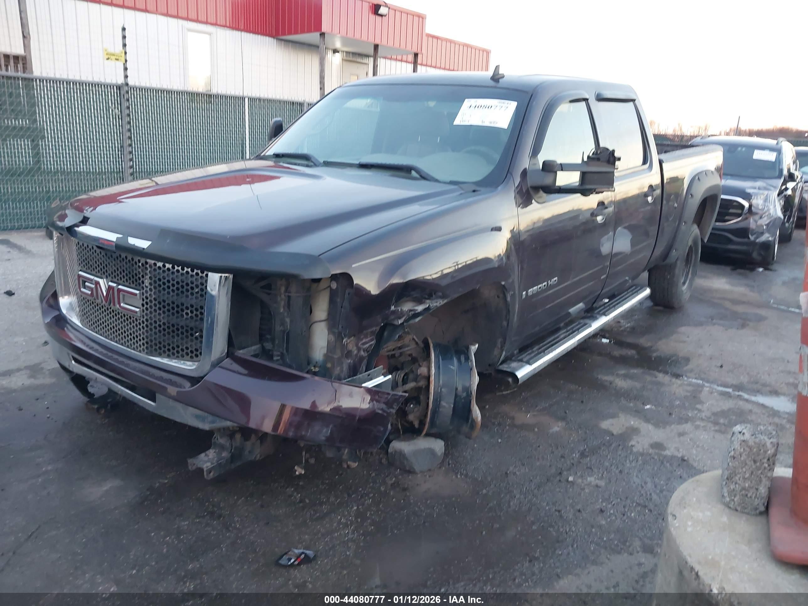 GMC SIERRA image 2