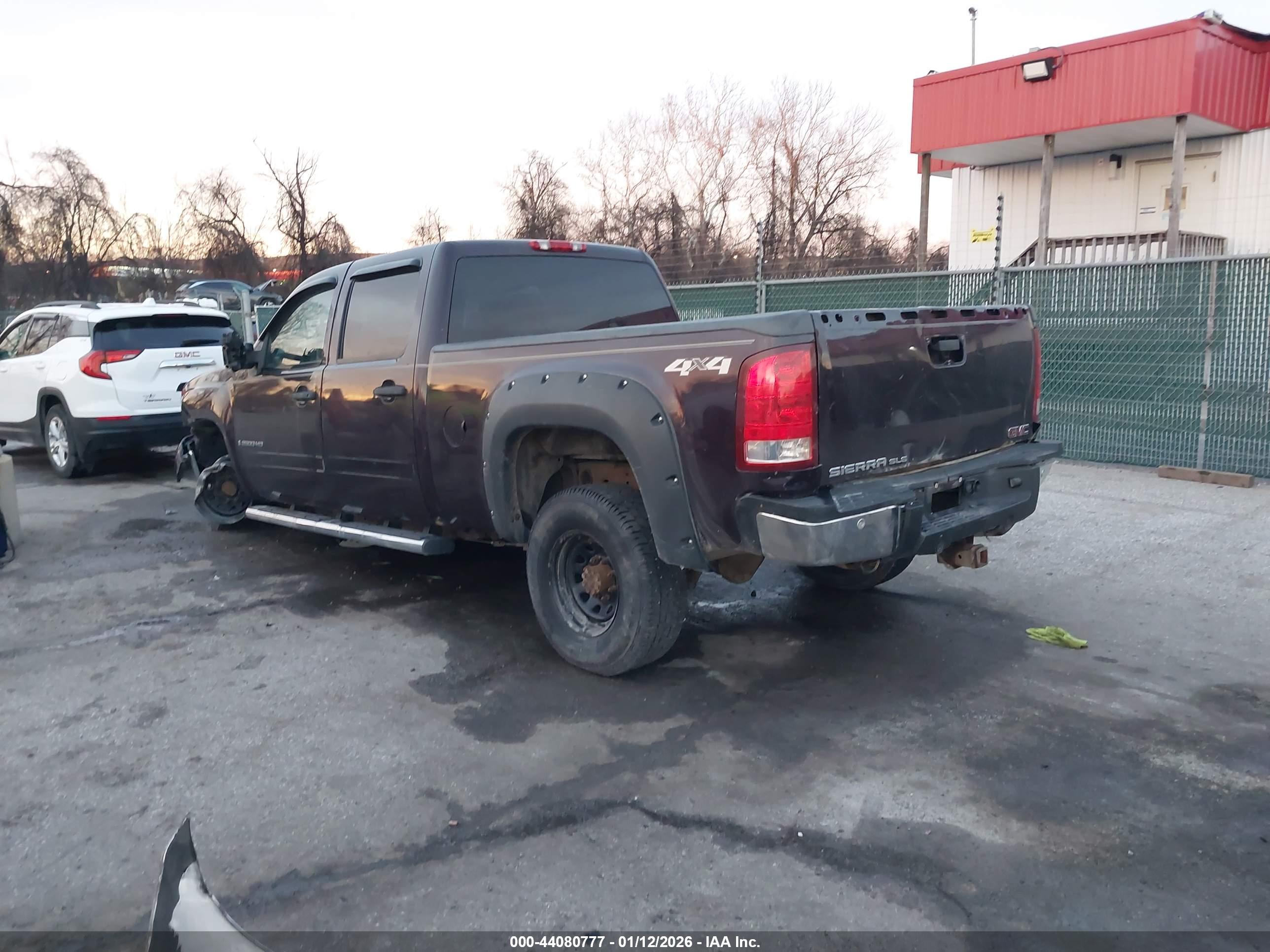 GMC SIERRA image 3