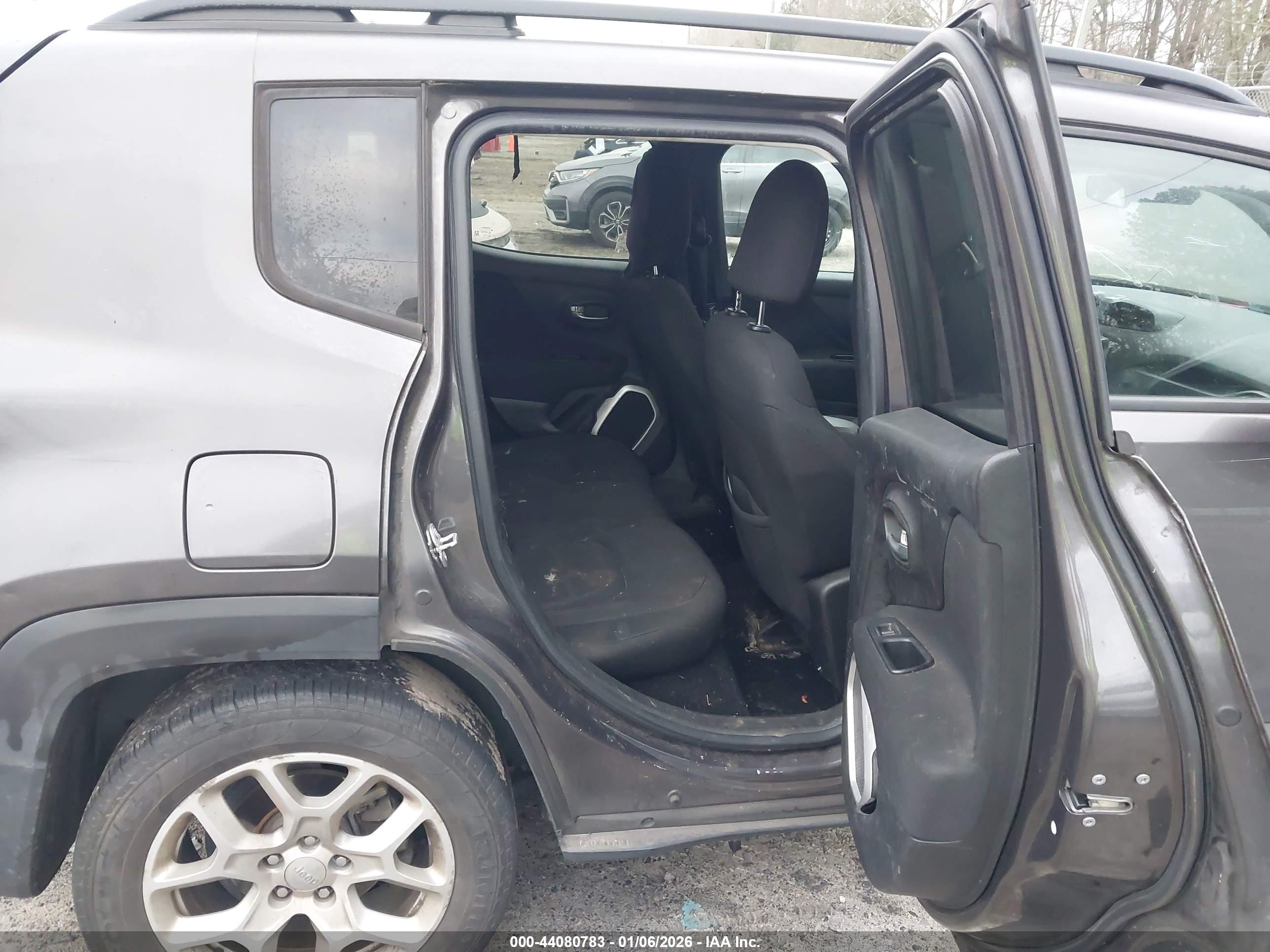 JEEP RENEGADE image 8