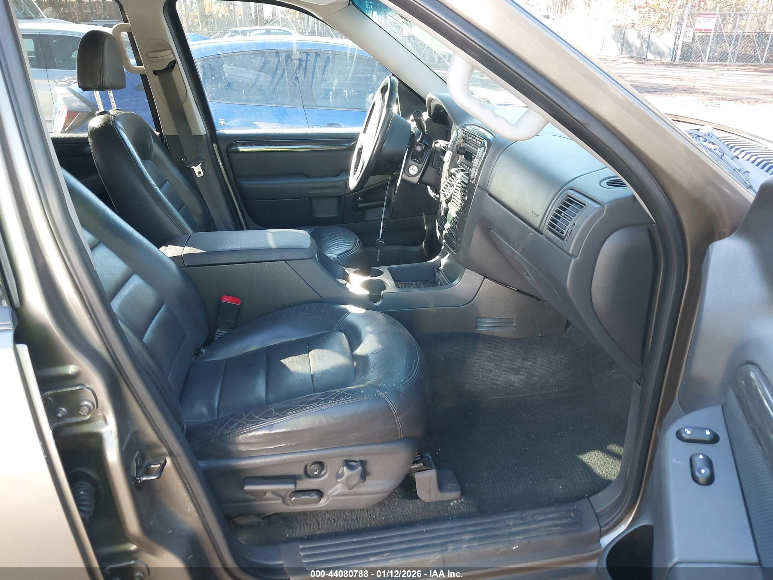 FORD EXPLORER image 5
