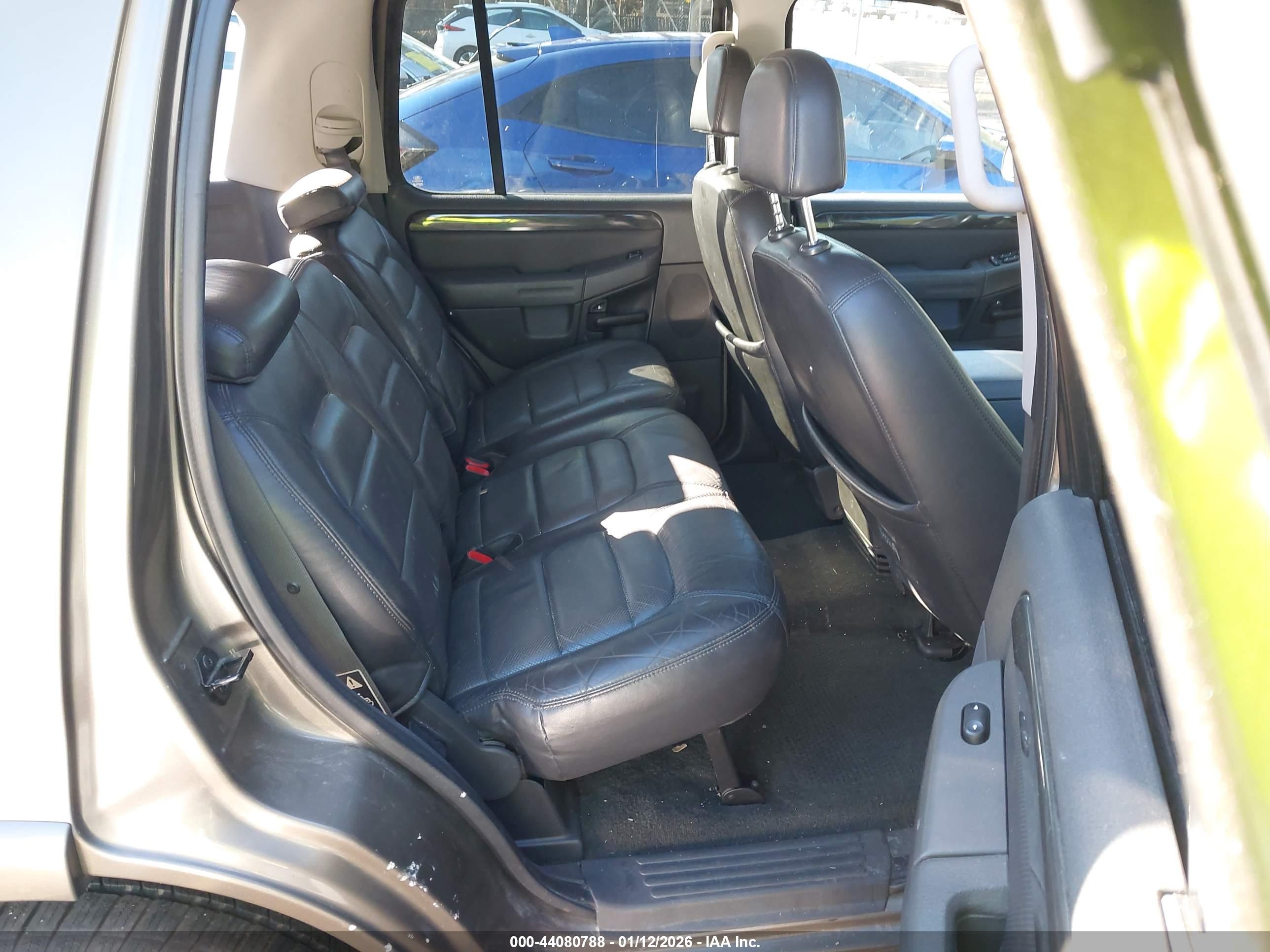 FORD EXPLORER image 8