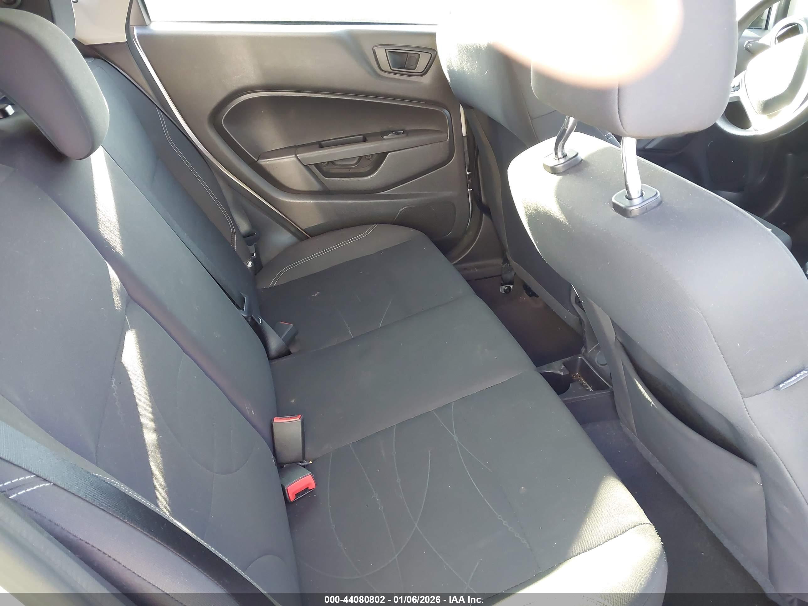 FORD FIESTA image 8