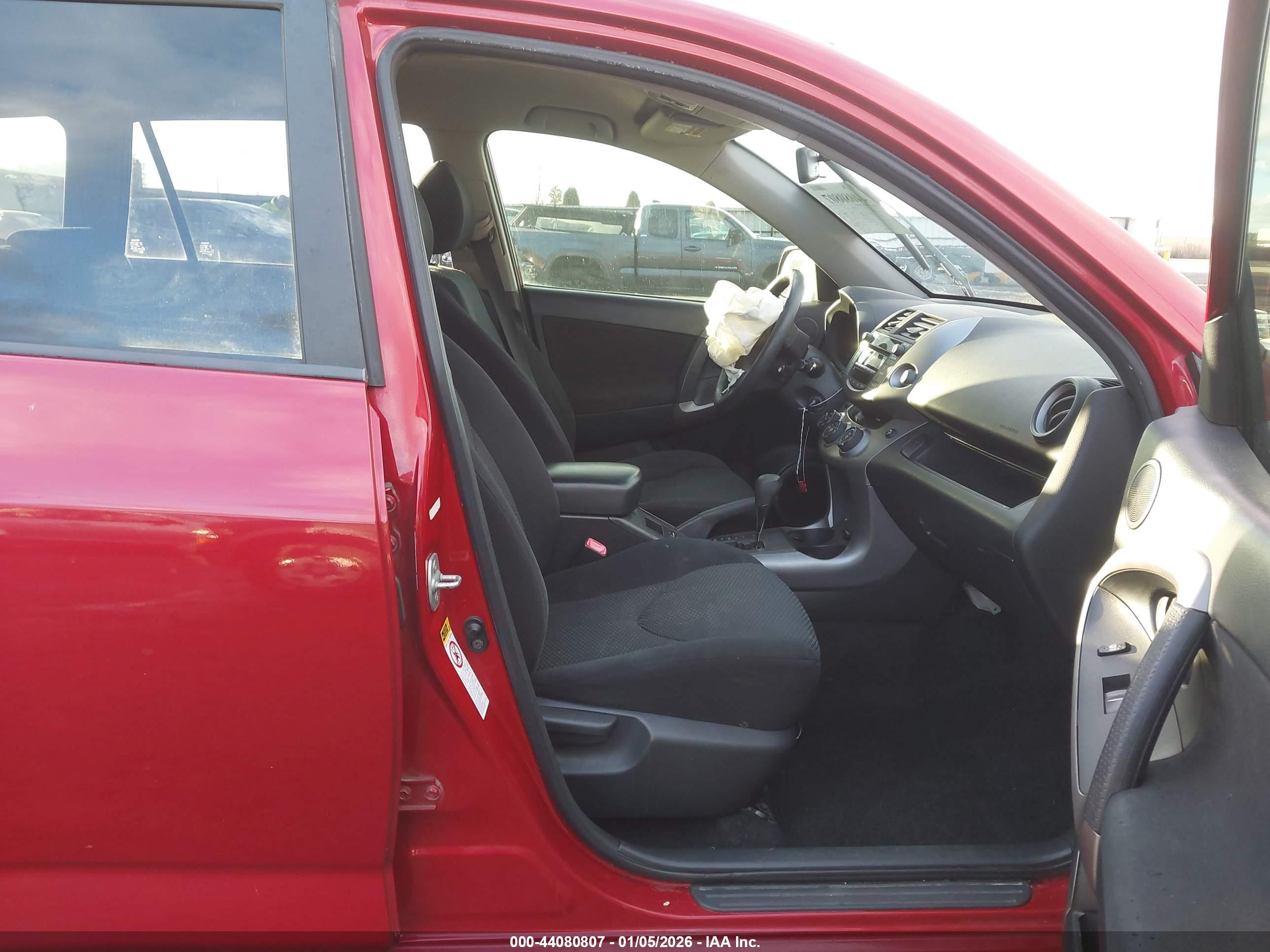 TOYOTA RAV4 image 5