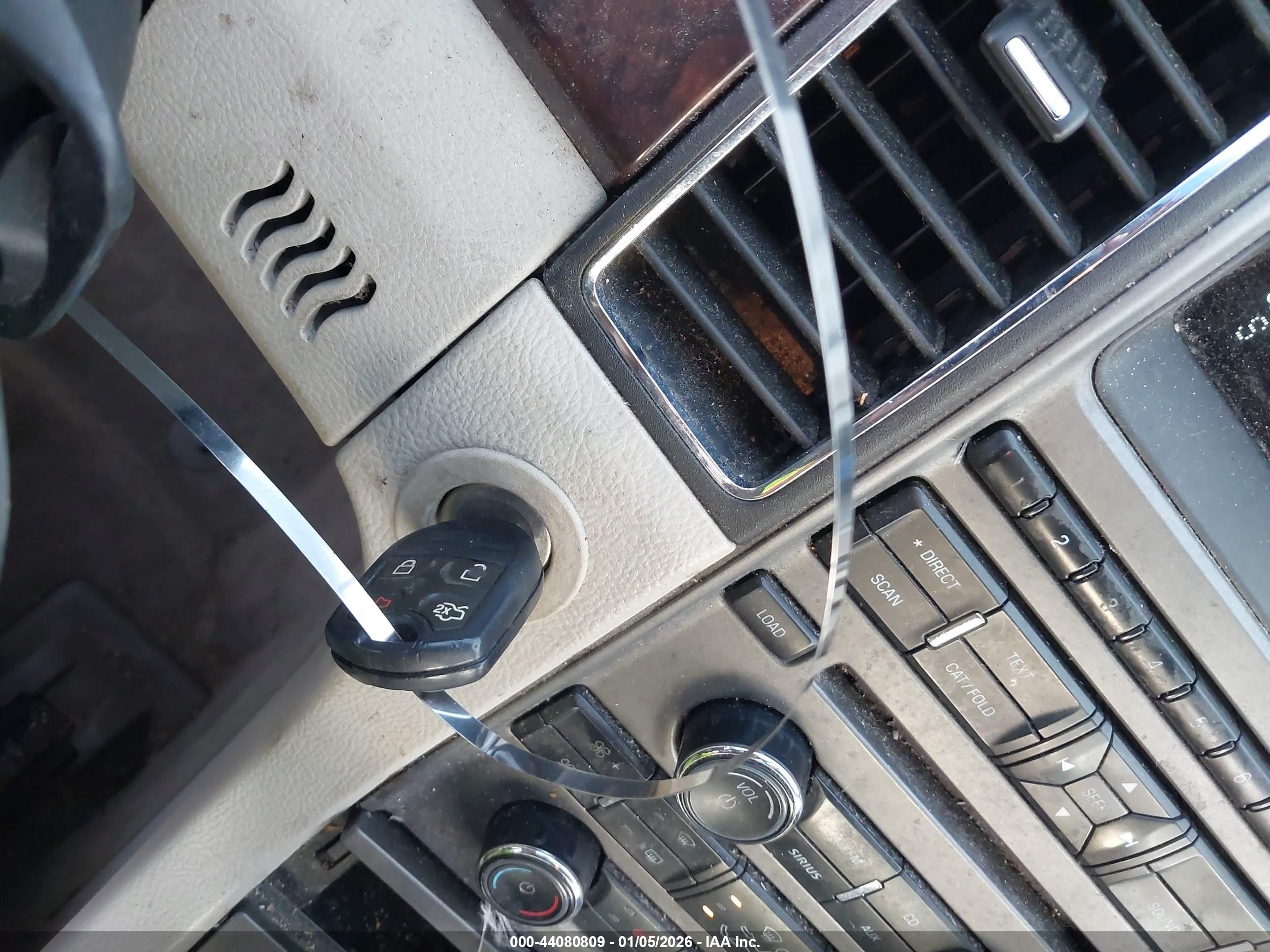 FORD TAURUS image 11