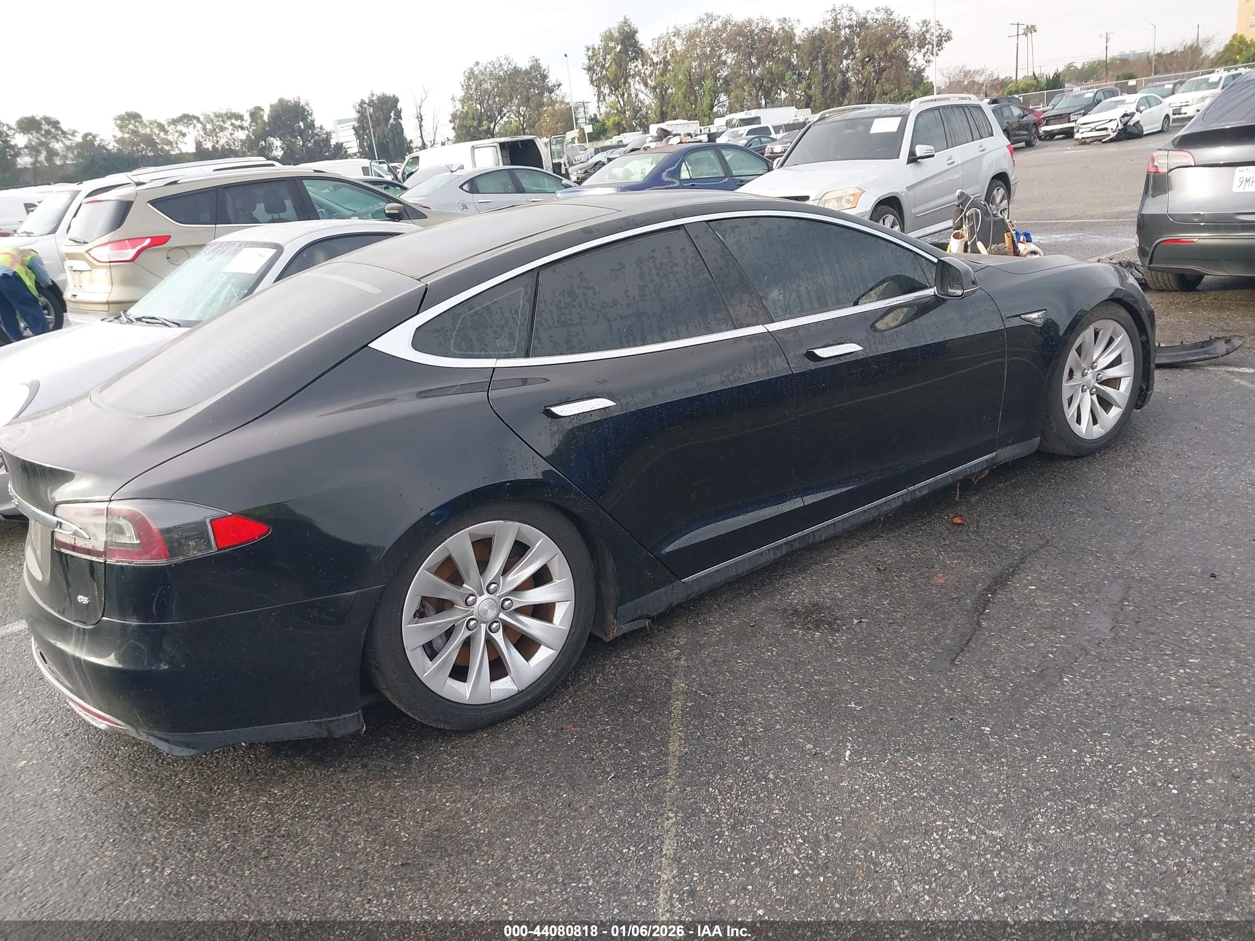TESLA MODEL image 4