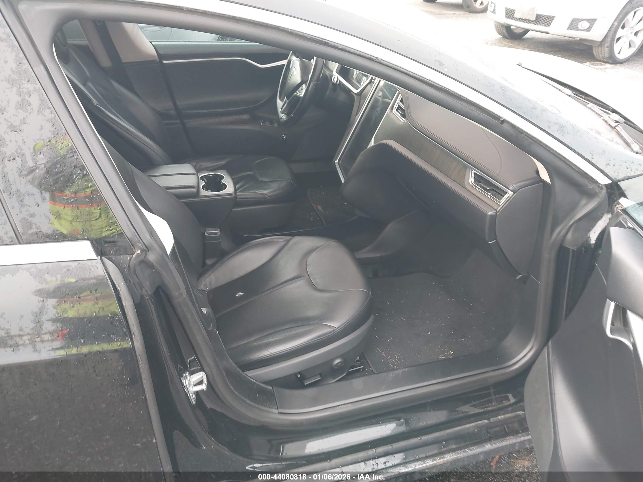 TESLA MODEL image 5