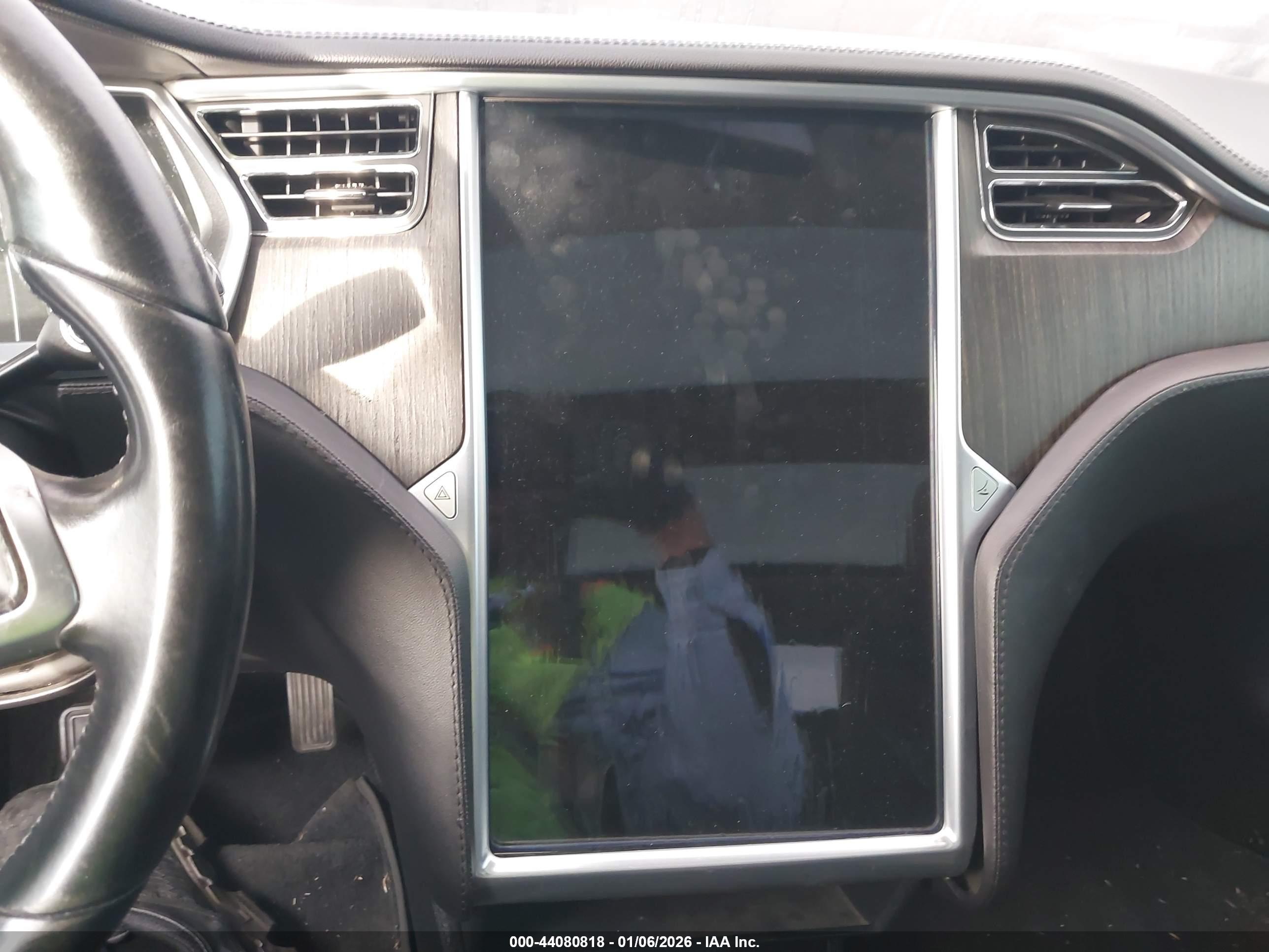 TESLA MODEL image 7