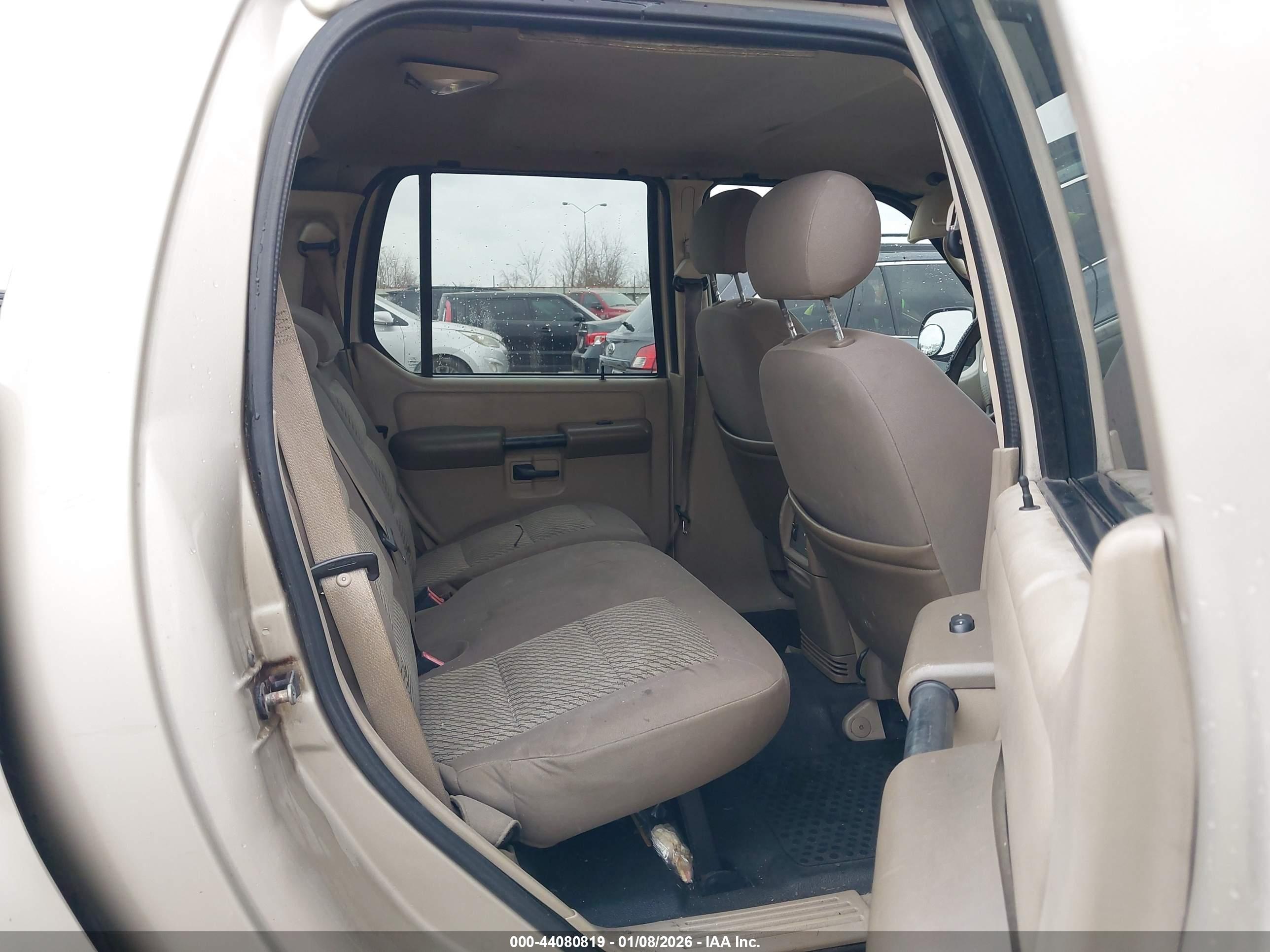 FORD EXPLORER image 8