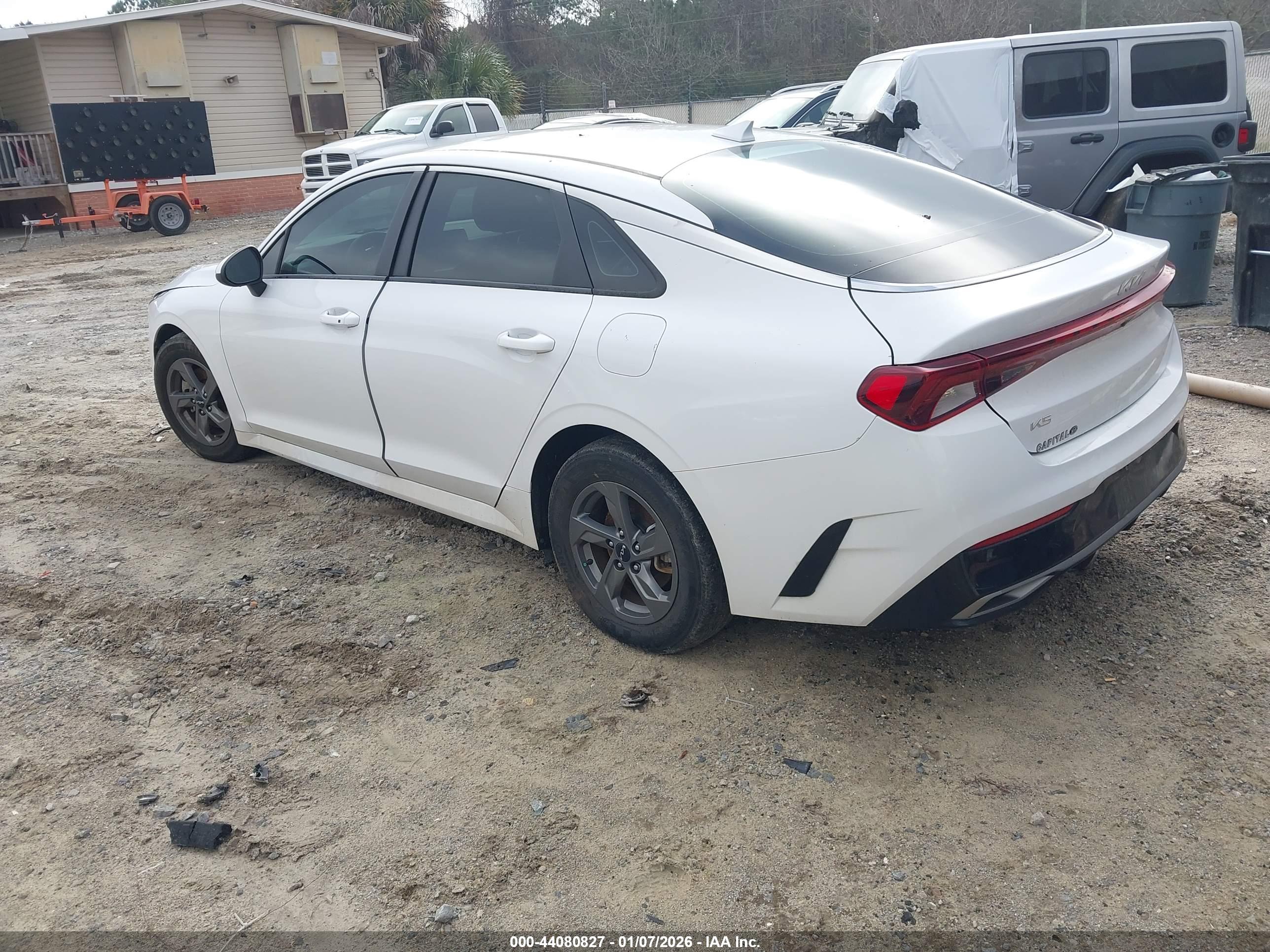 KIA K5 image 3