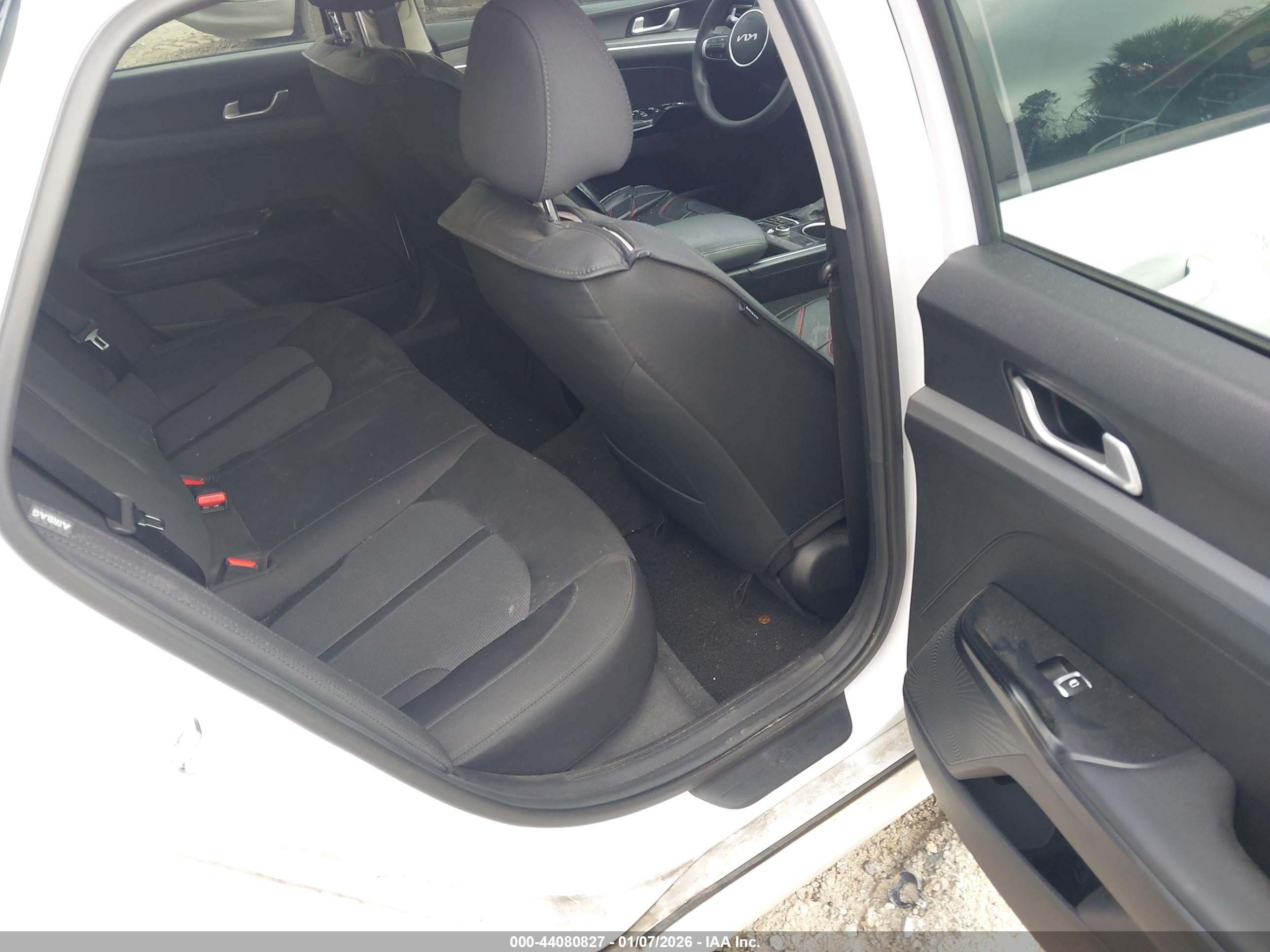 KIA K5 image 8