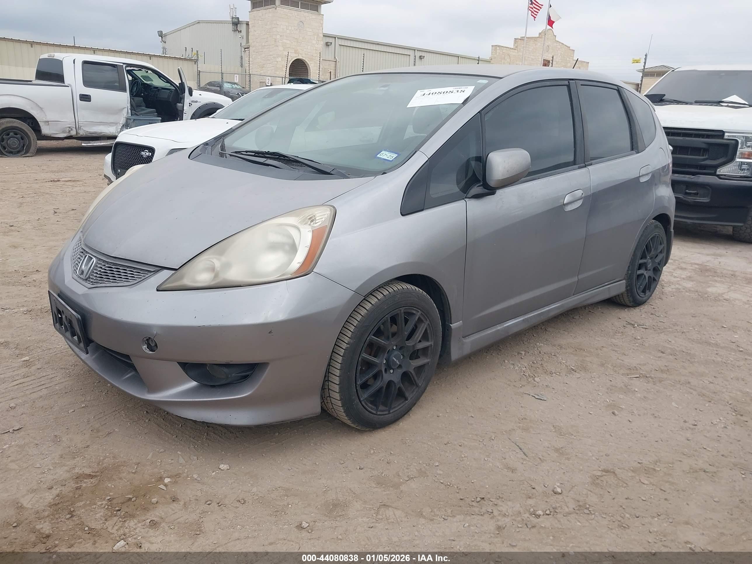 HONDA FIT image 2