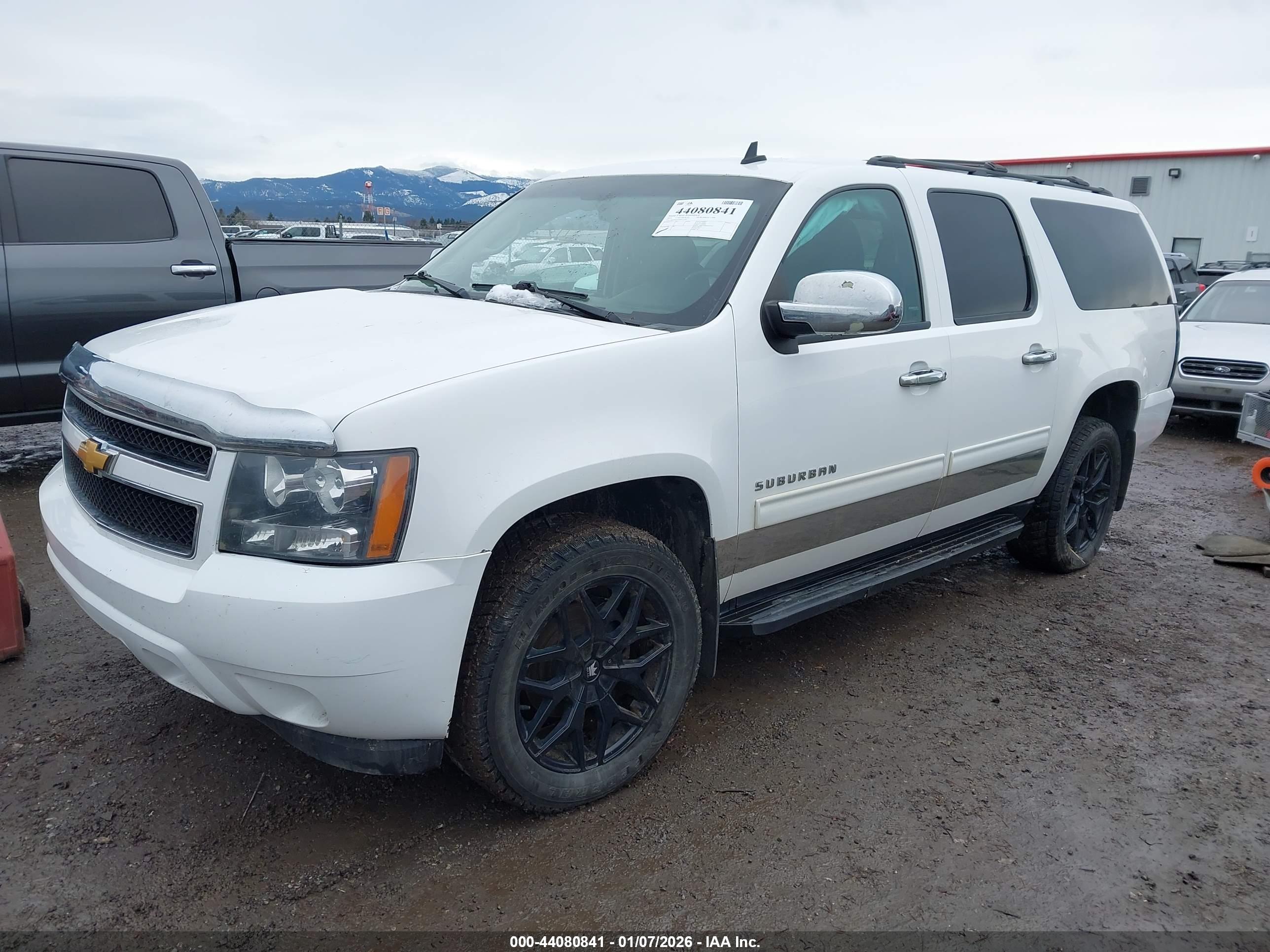 CHEVROLET SUBURBAN image 2