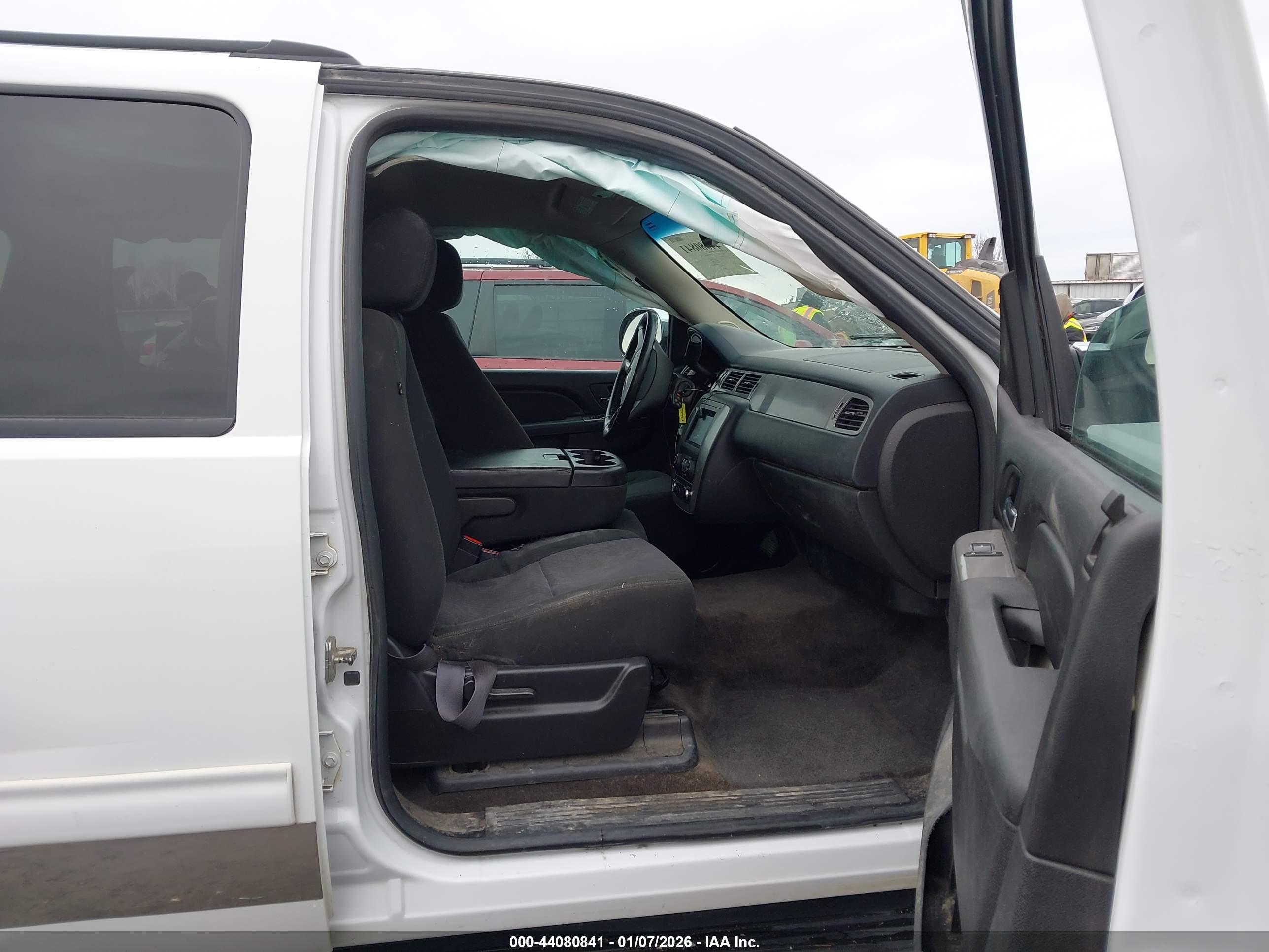 CHEVROLET SUBURBAN image 5