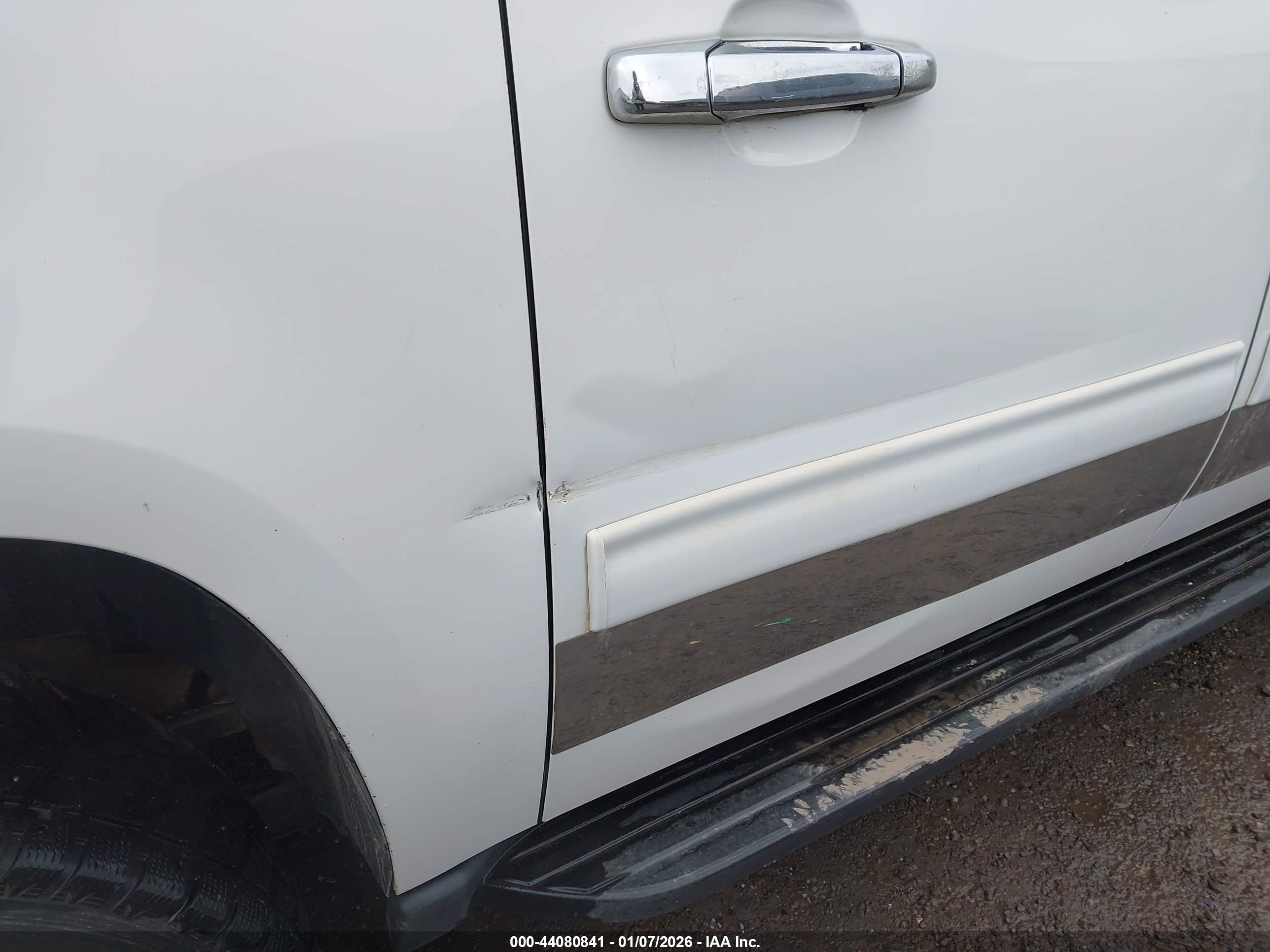CHEVROLET SUBURBAN image 6