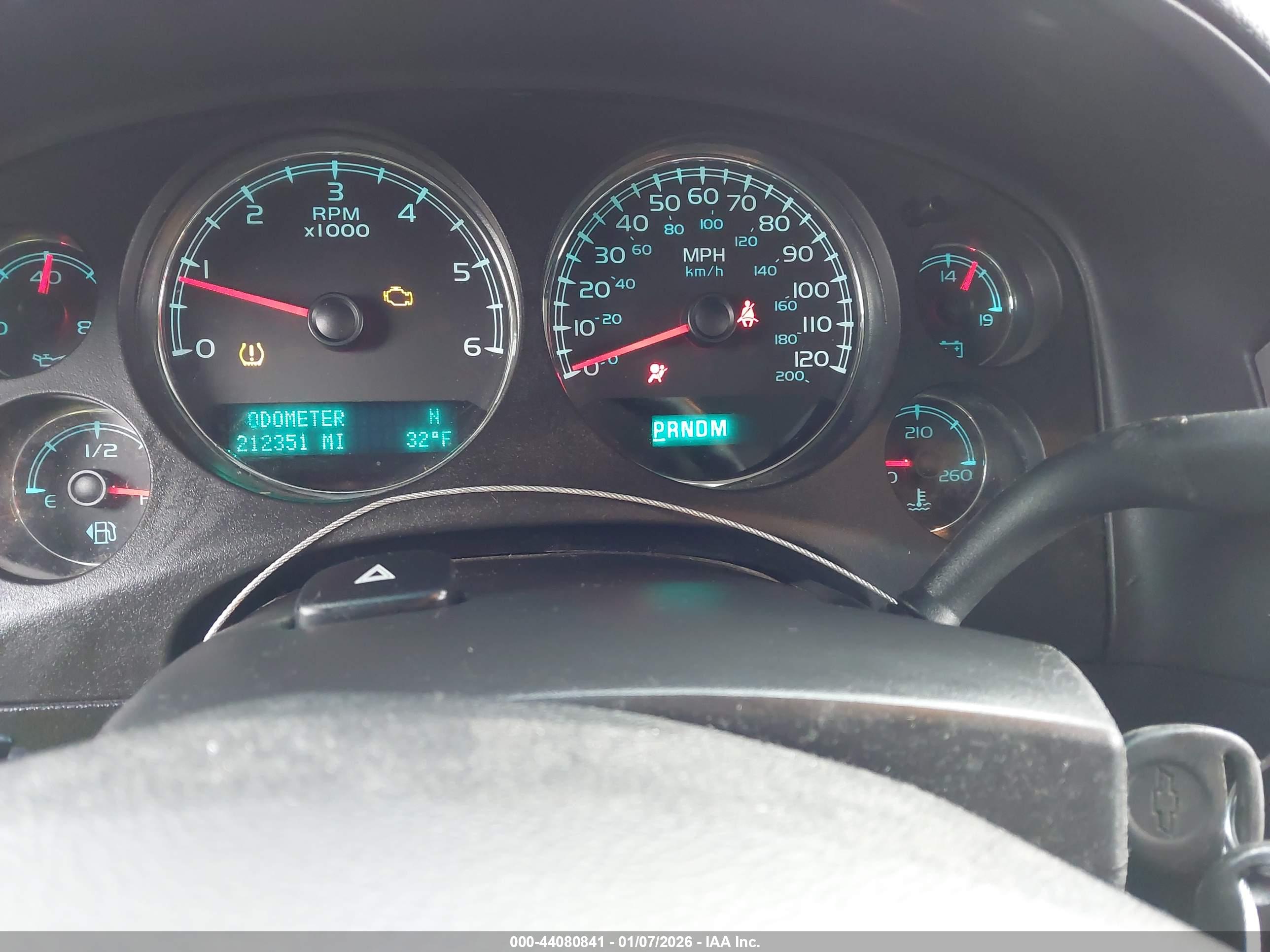 CHEVROLET SUBURBAN image 7