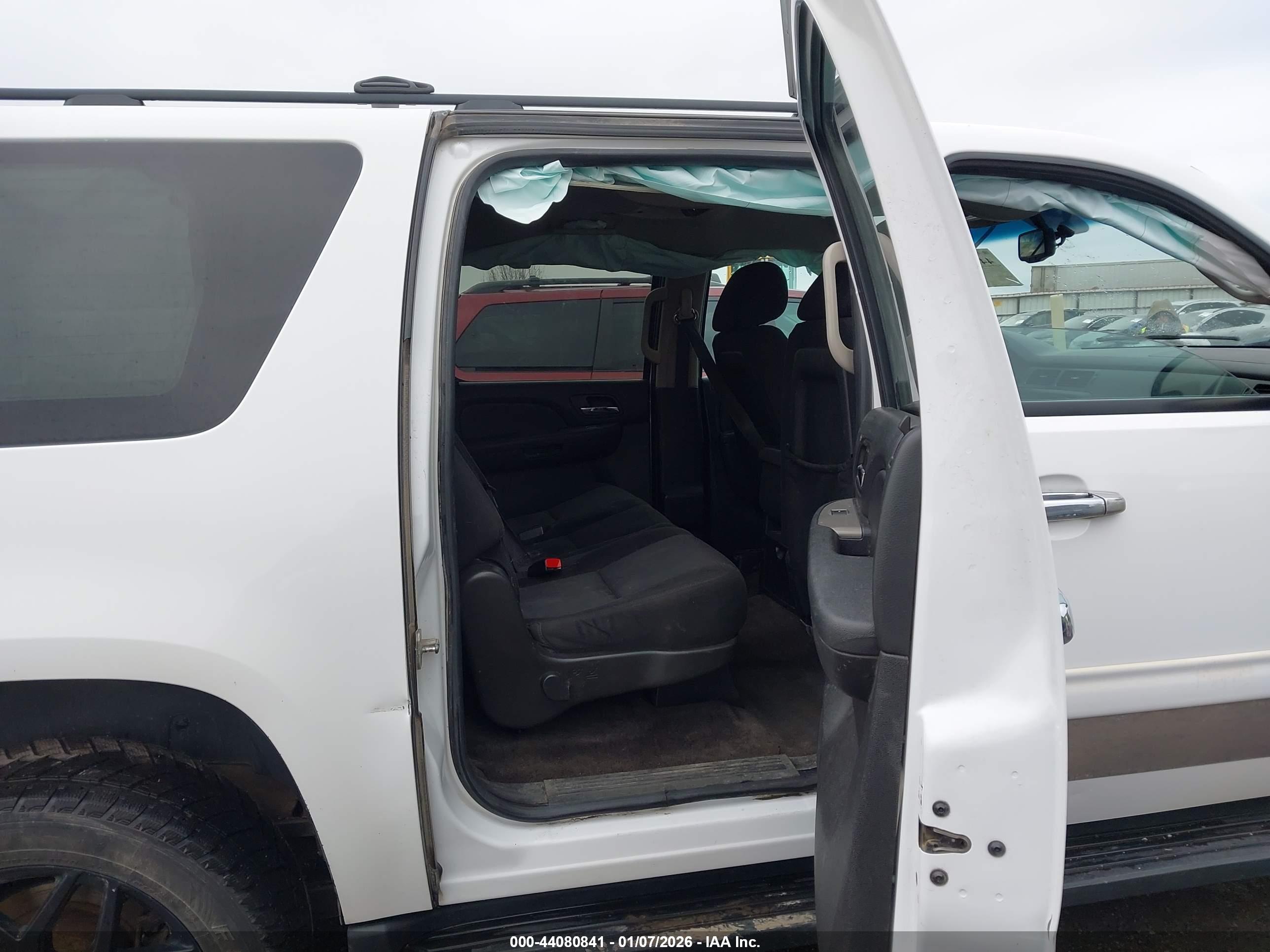 CHEVROLET SUBURBAN image 8