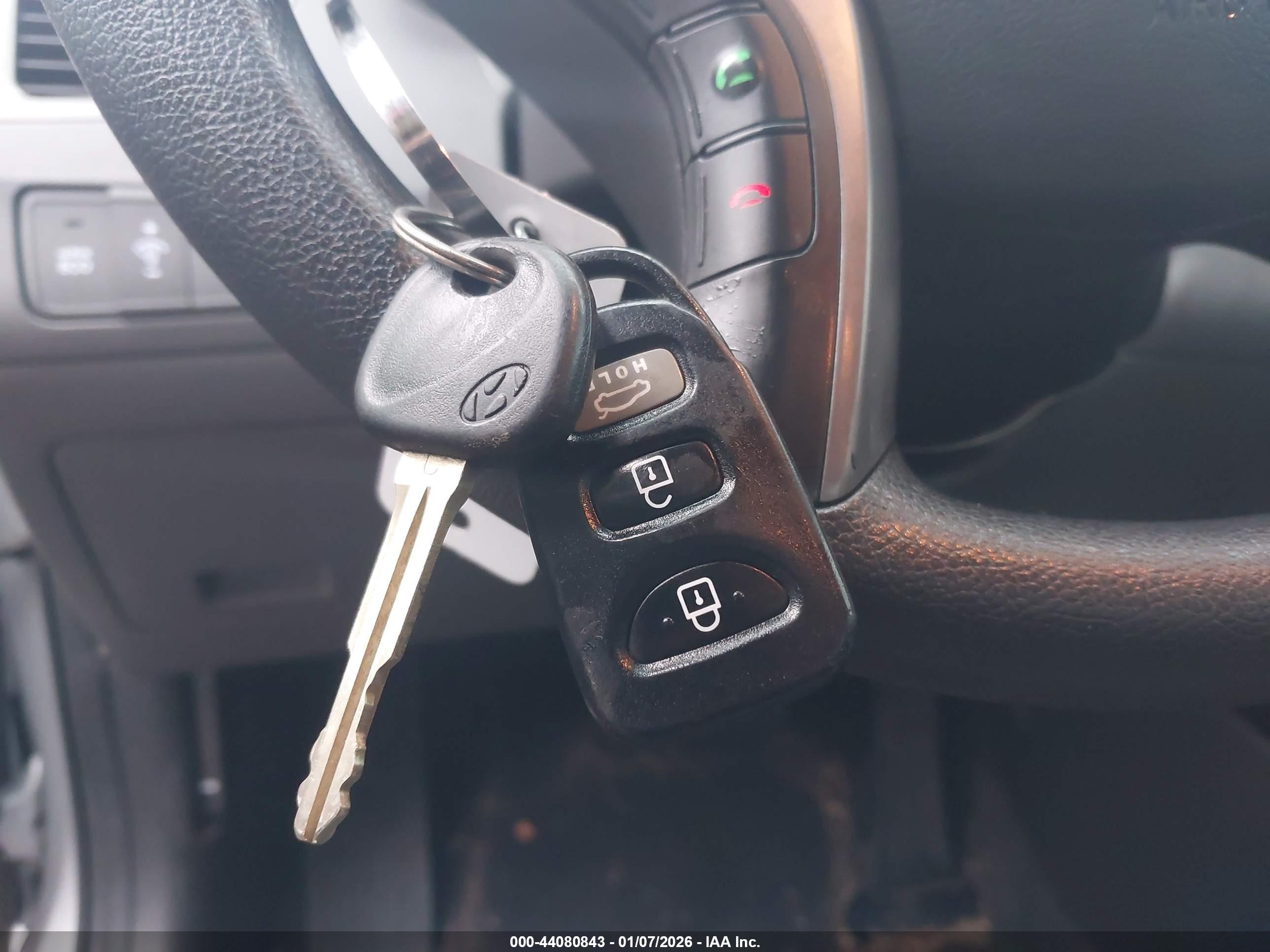 HYUNDAI ELANTRA image 11