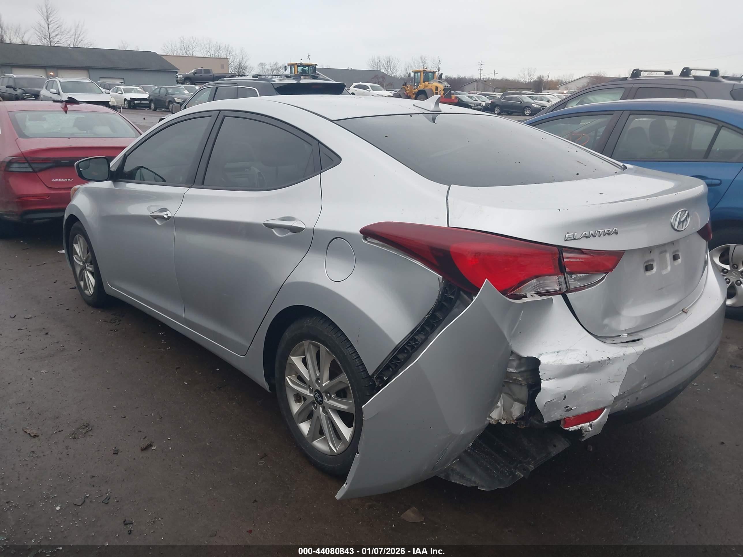 HYUNDAI ELANTRA image 3