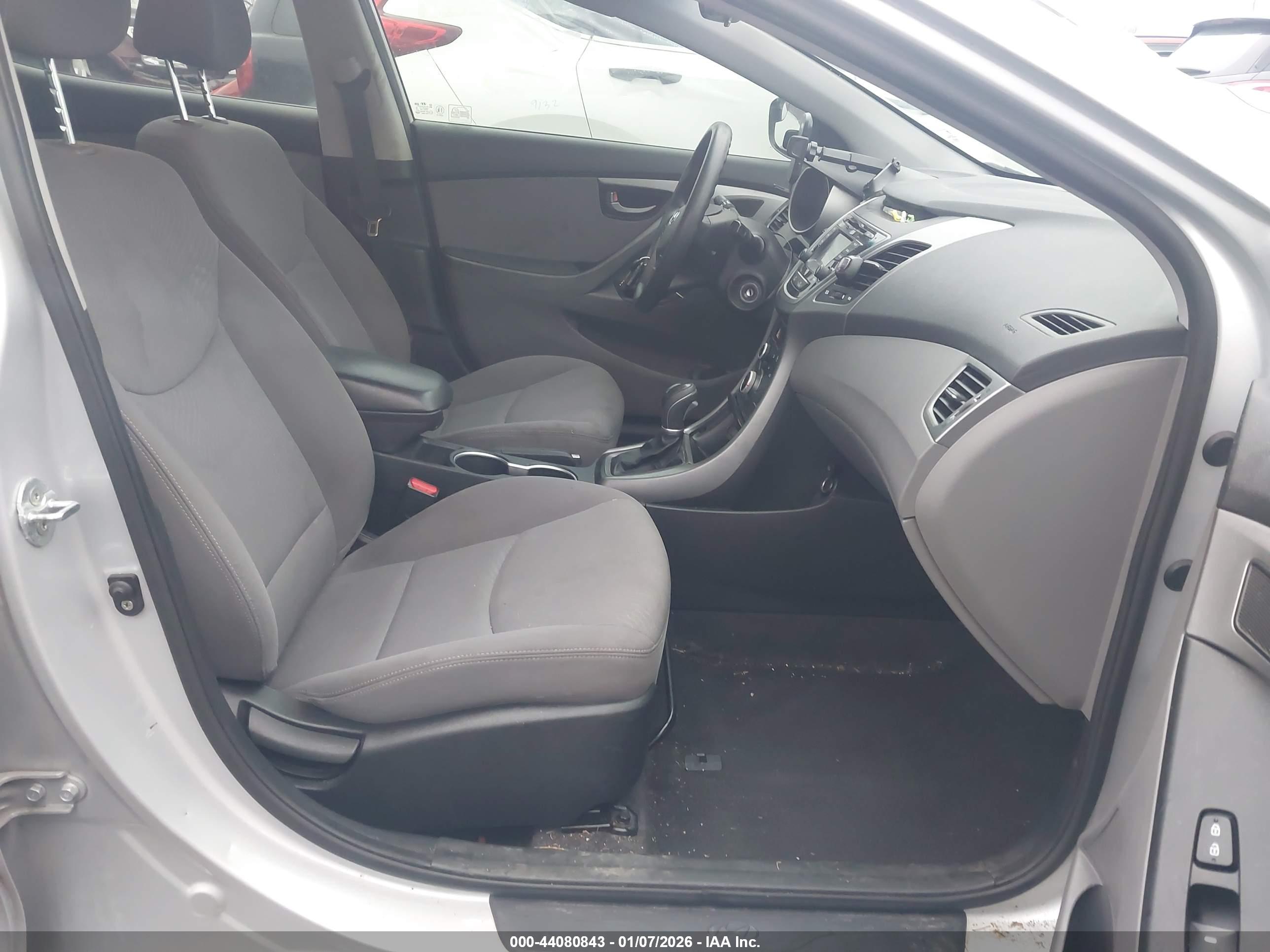 HYUNDAI ELANTRA image 5