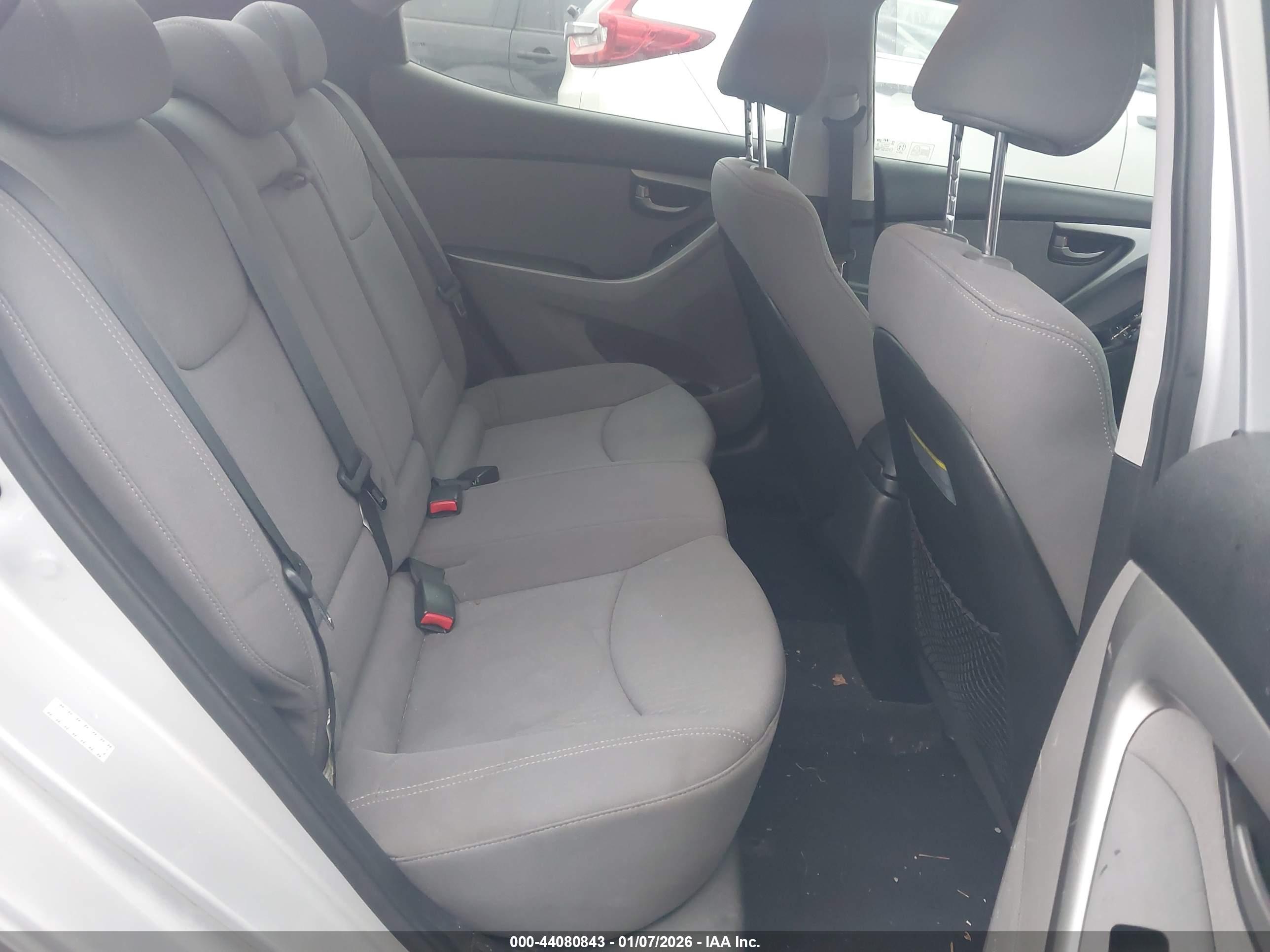 HYUNDAI ELANTRA image 8