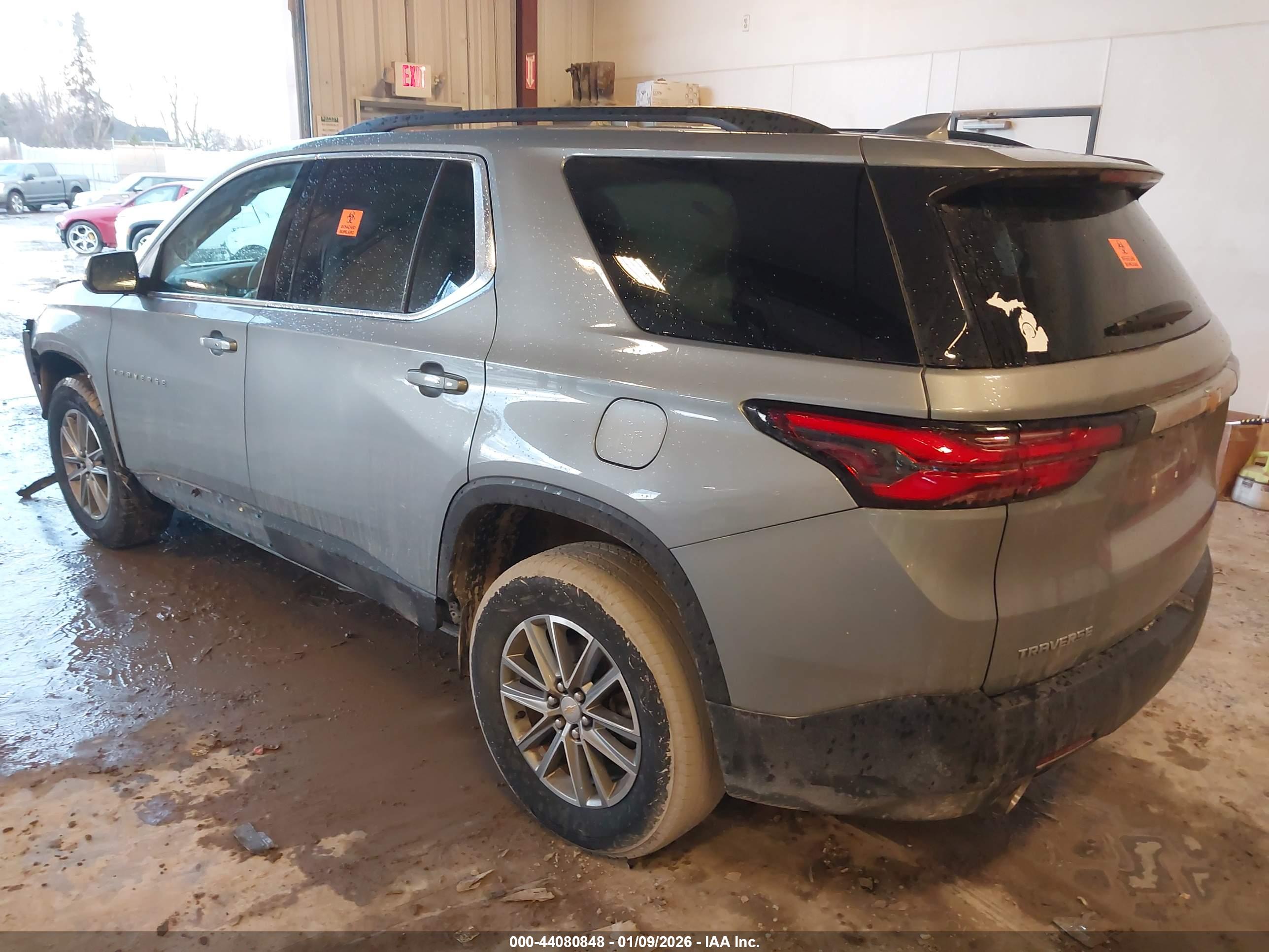 CHEVROLET TRAVERSE image 3