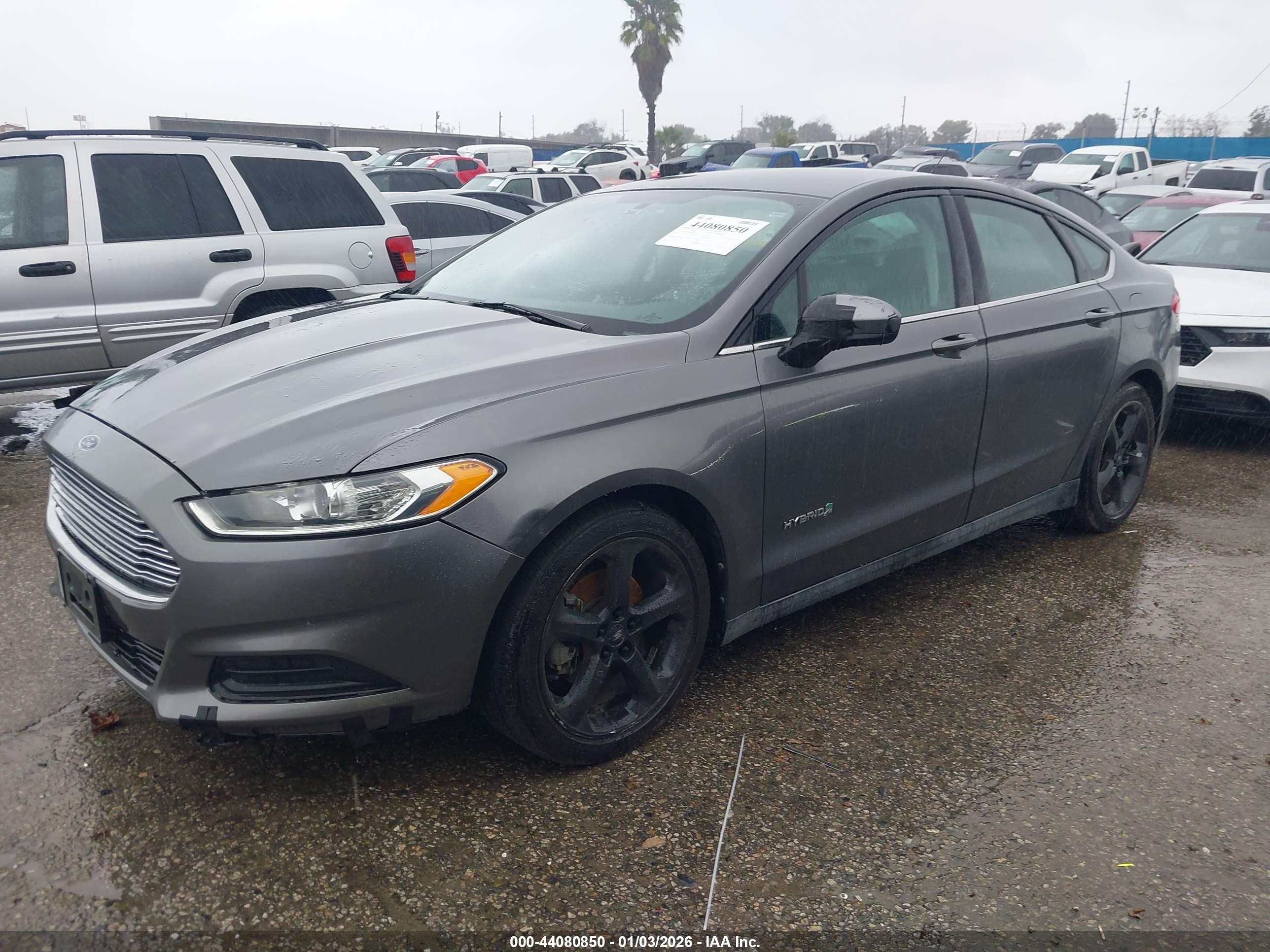 FORD FUSION image 2