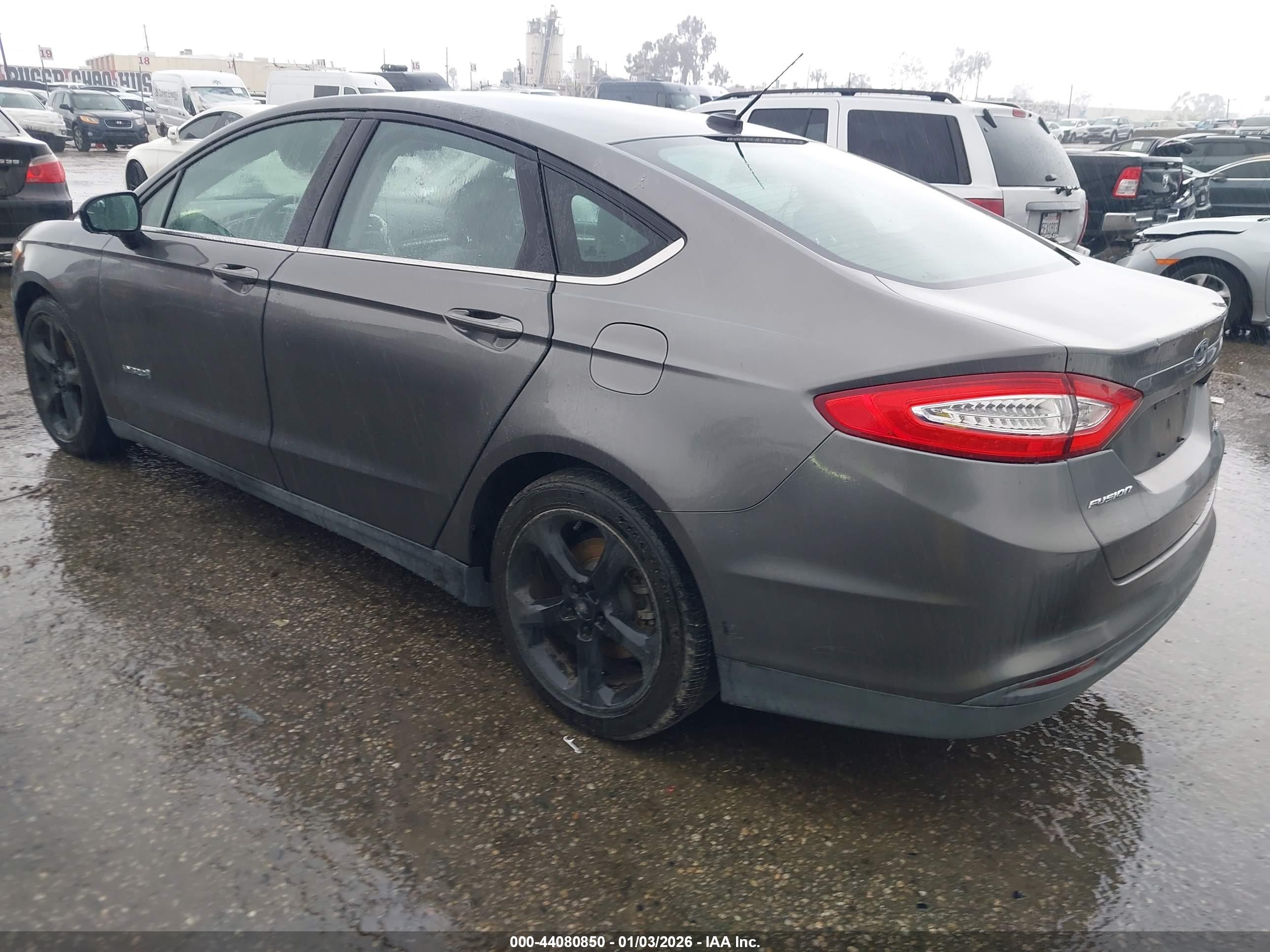 FORD FUSION image 3