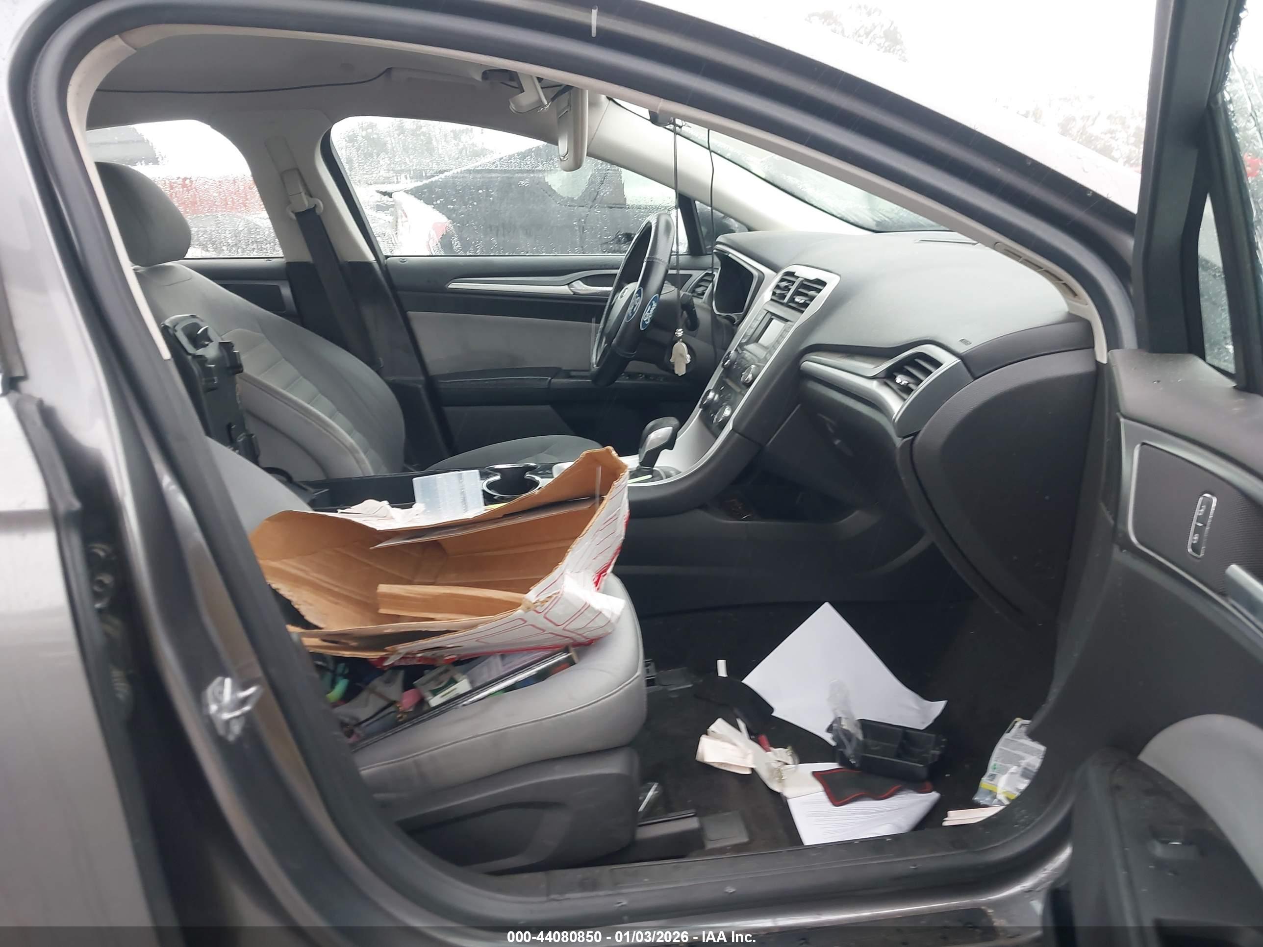 FORD FUSION image 5