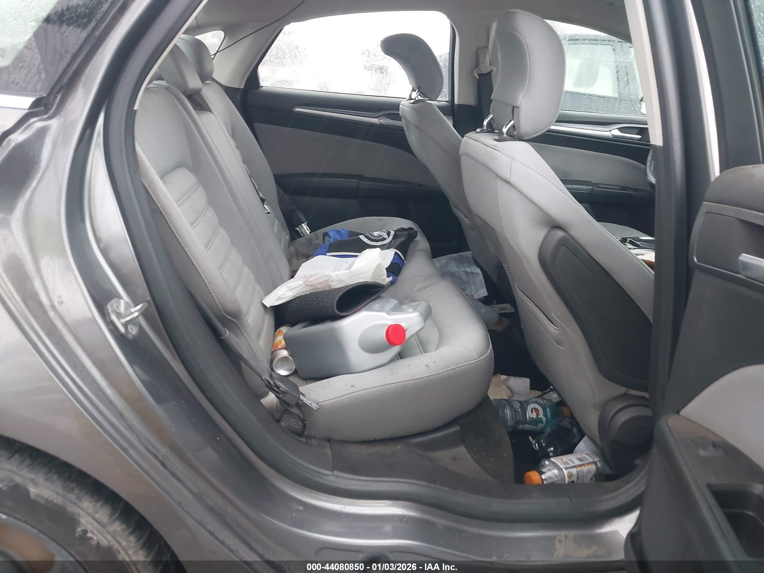 FORD FUSION image 8