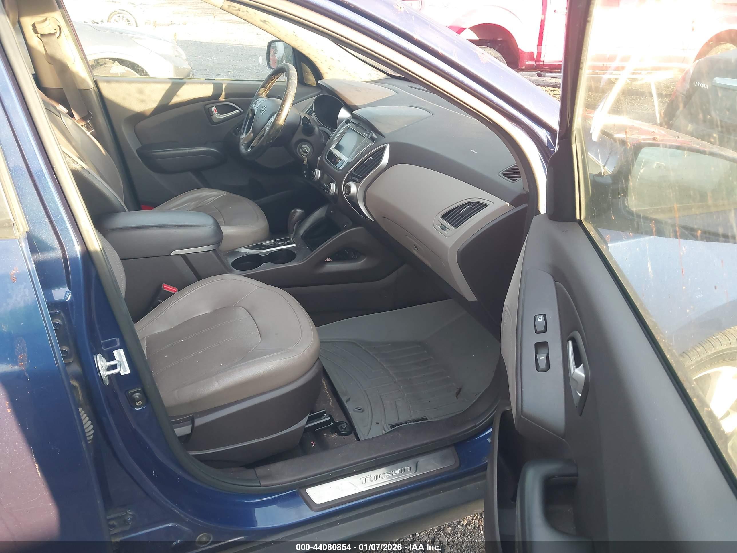HYUNDAI TUCSON image 5
