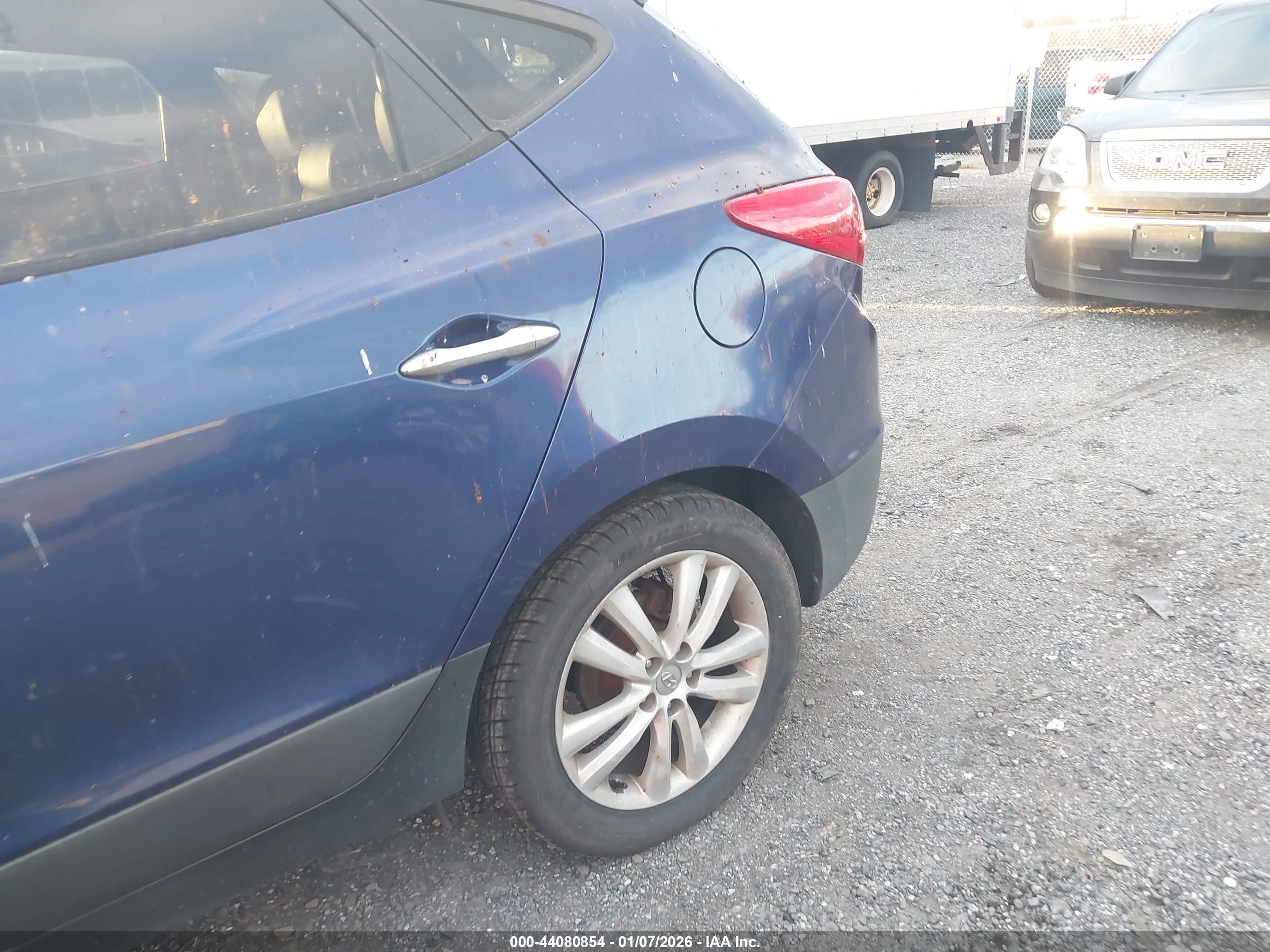 HYUNDAI TUCSON image 6
