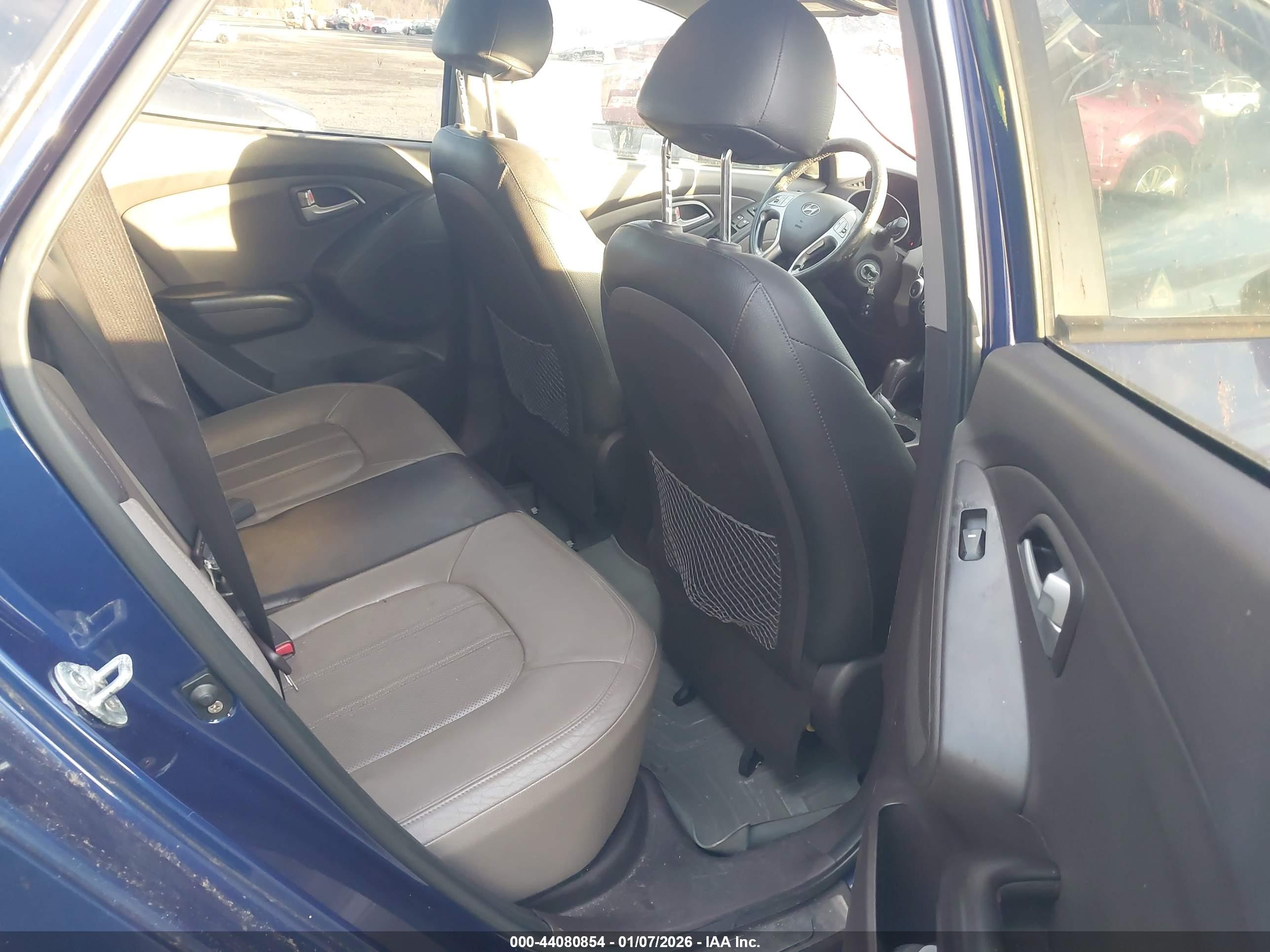 HYUNDAI TUCSON image 8