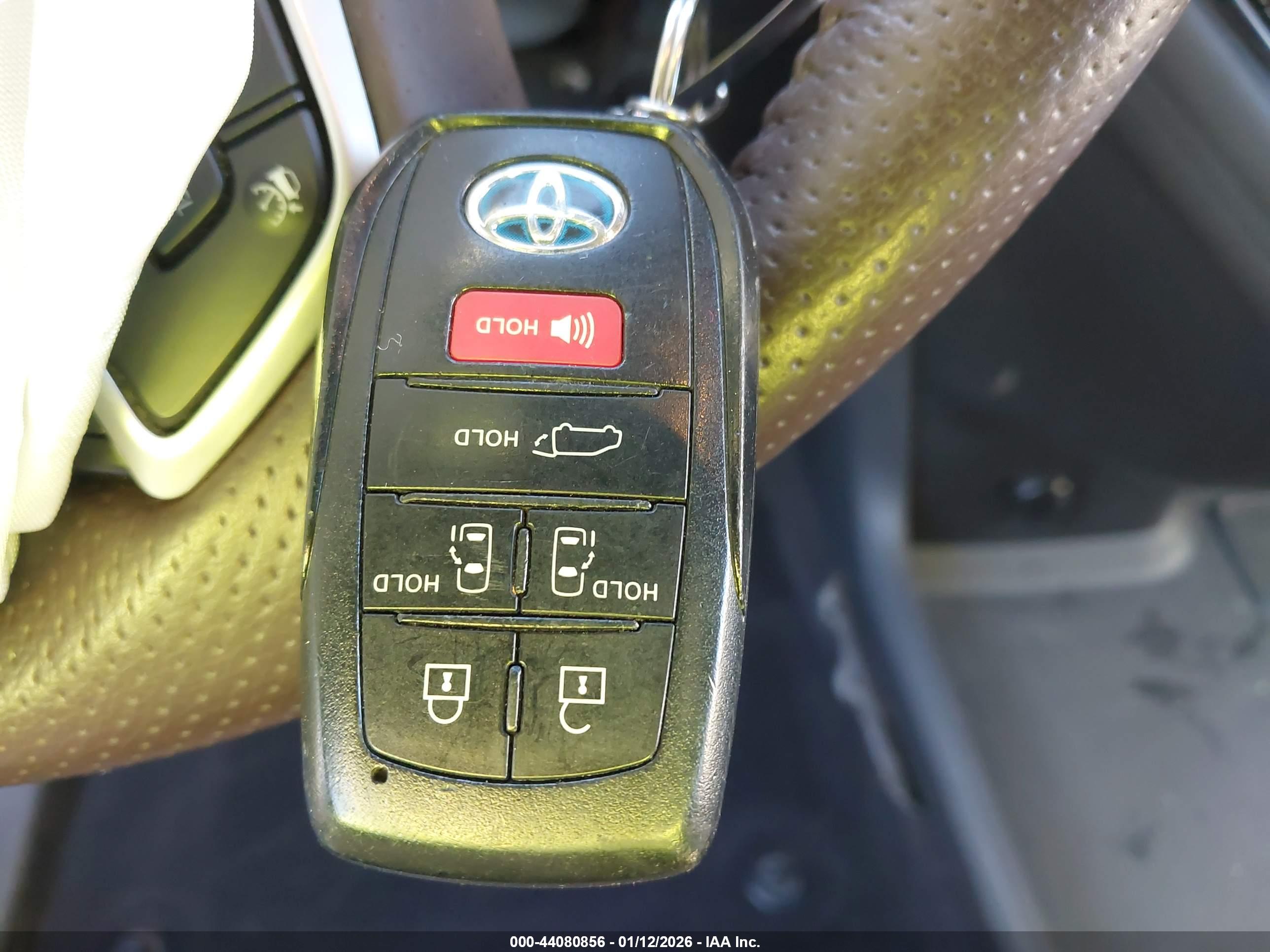 TOYOTA SIENNA image 11